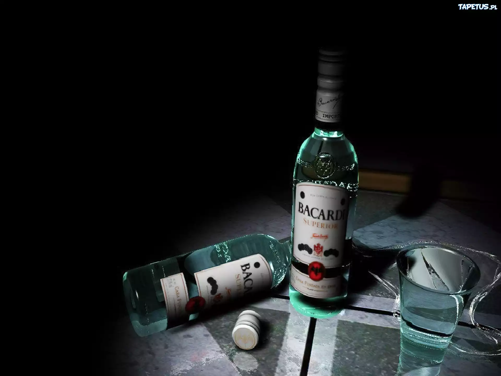 Rum, Bacardi, butelki