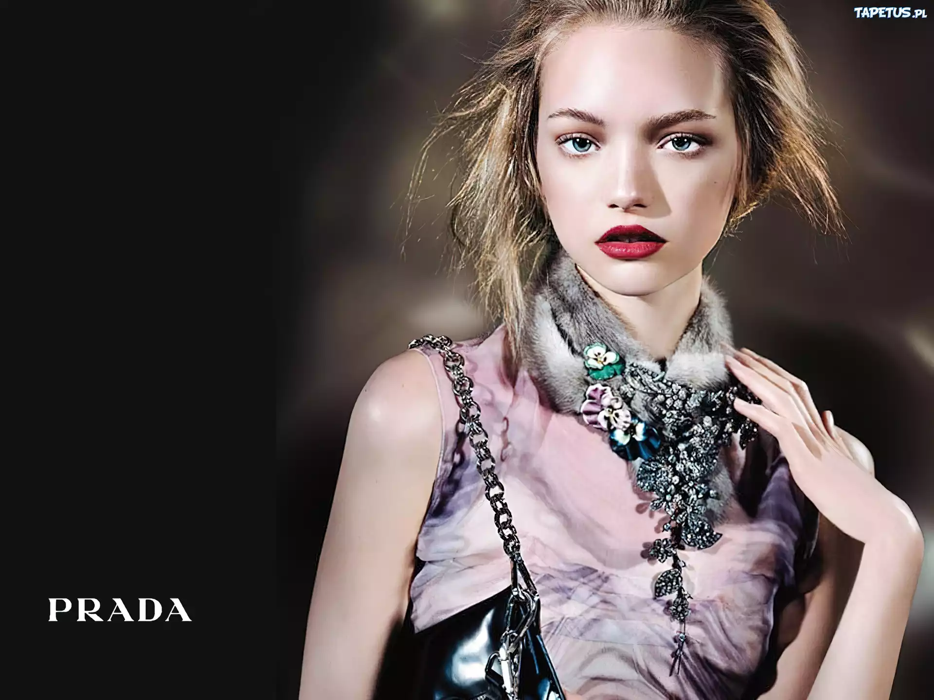 Prada, kobieta, biżuteria, torebka