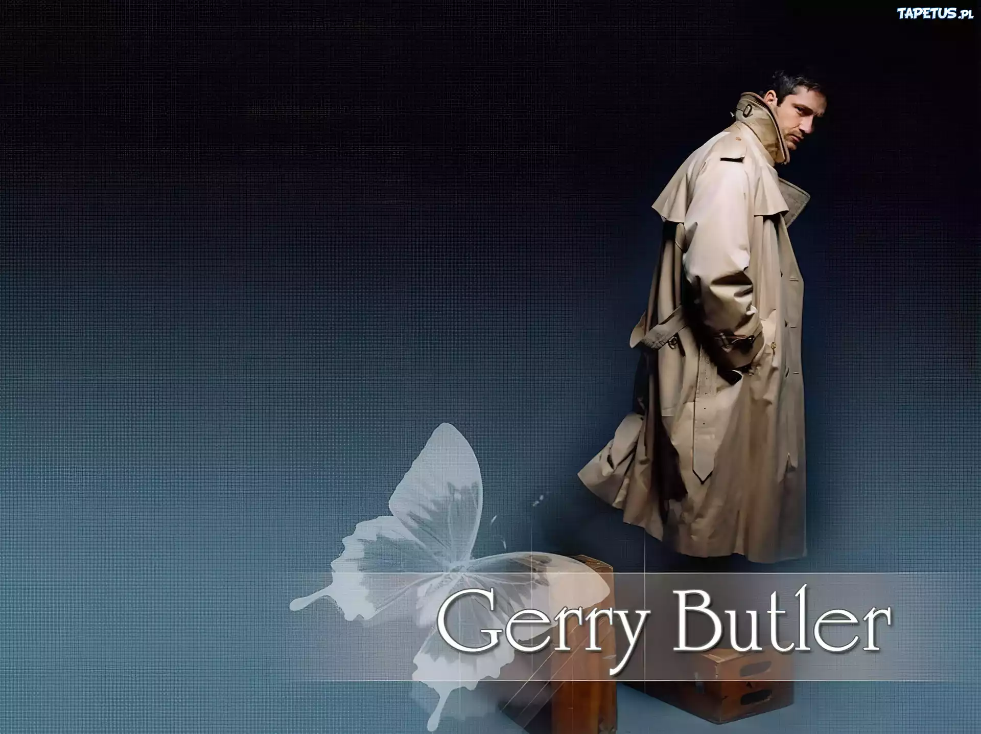 Gerard Butler,beżowy płaszc, motyl