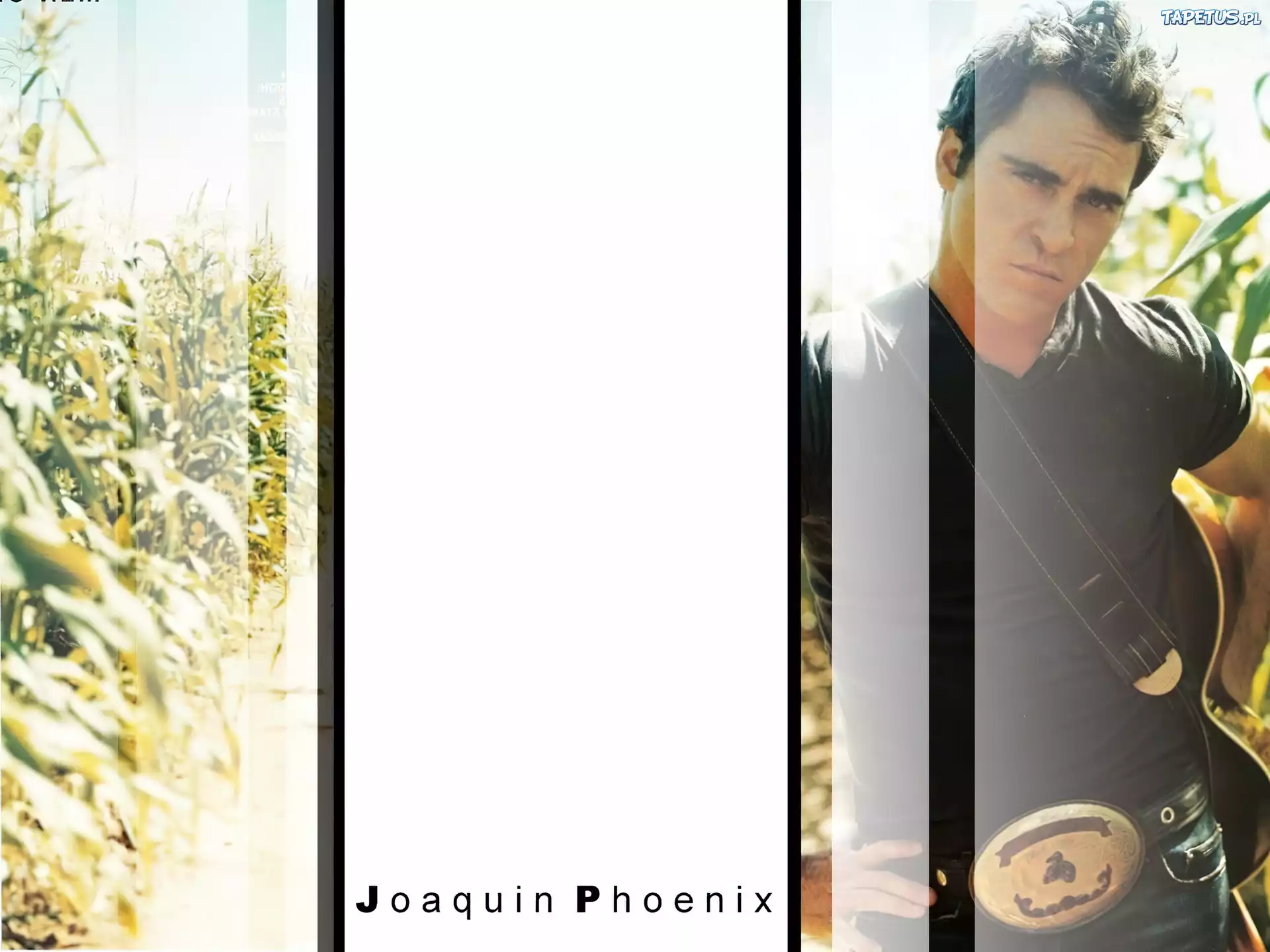Joaquin Phoenix,czarna koszulka, pasek