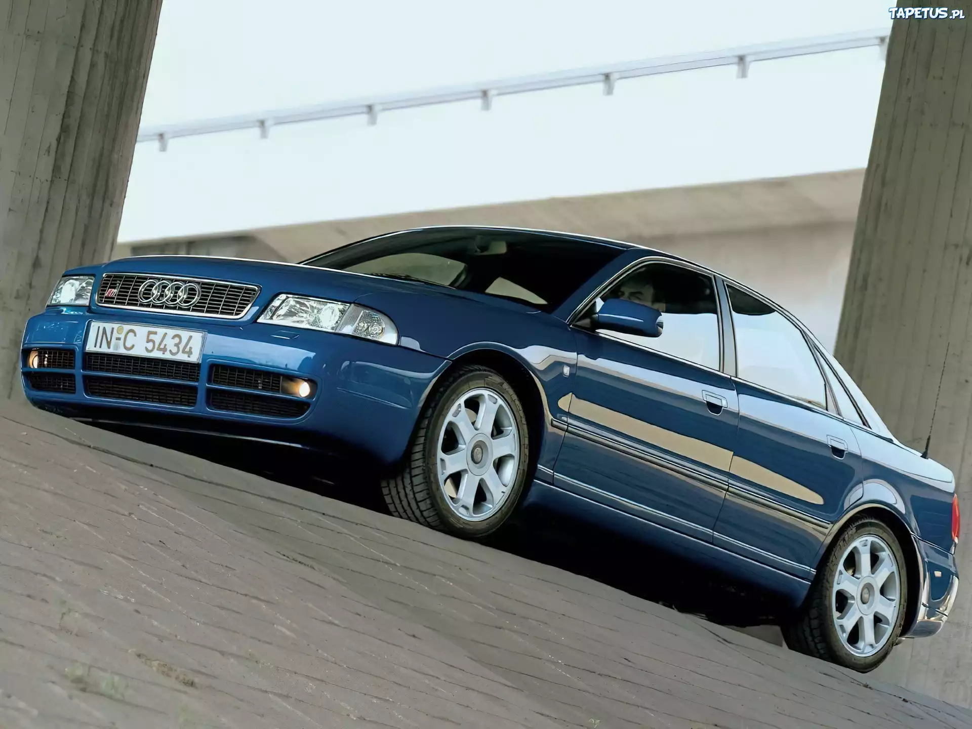 Audi A4, B5