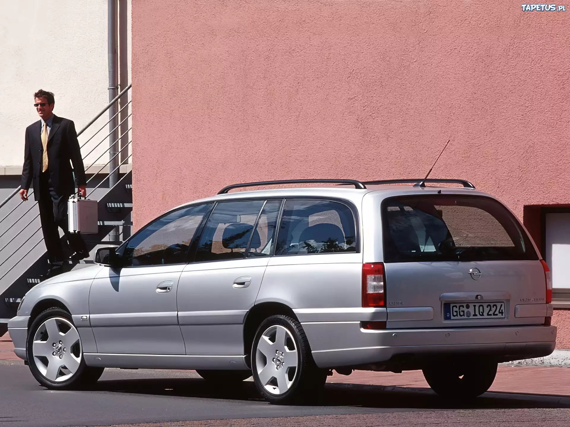 Srebrny, Opel Omega, Kombi