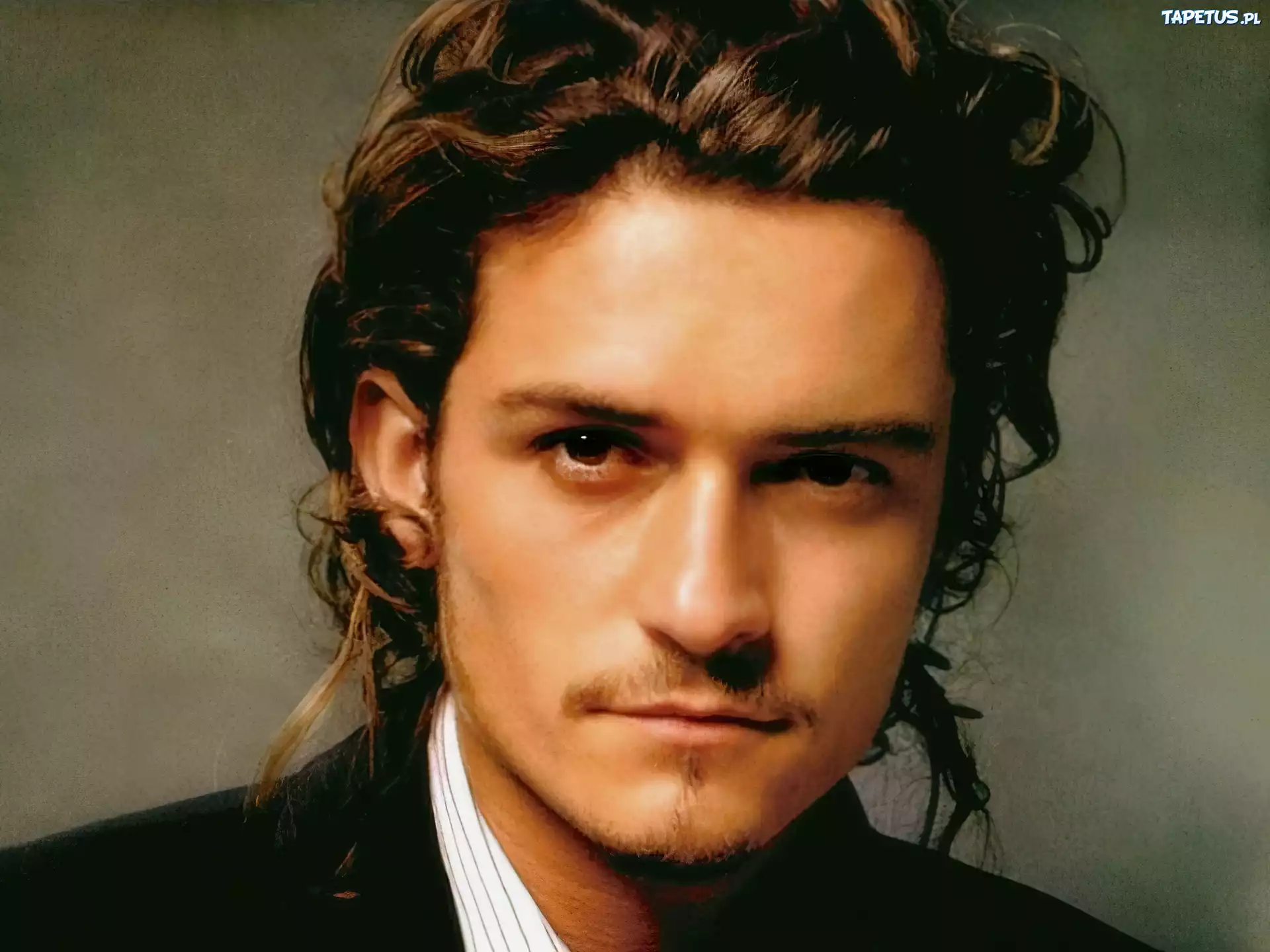 Orlando Bloom,kręcone włosy