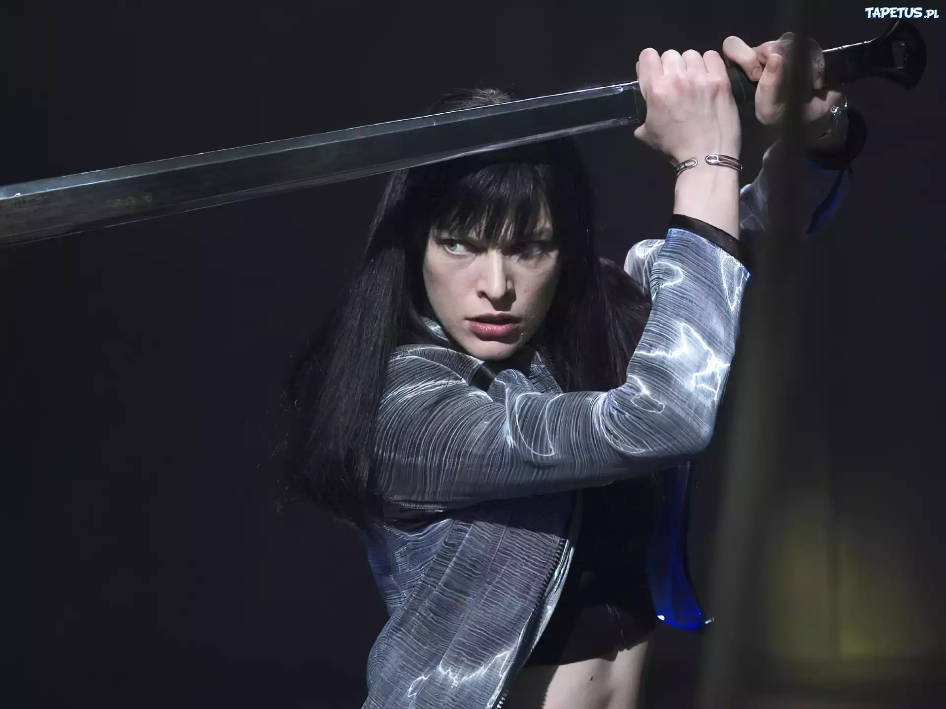 Milla Jovovich, Miecz