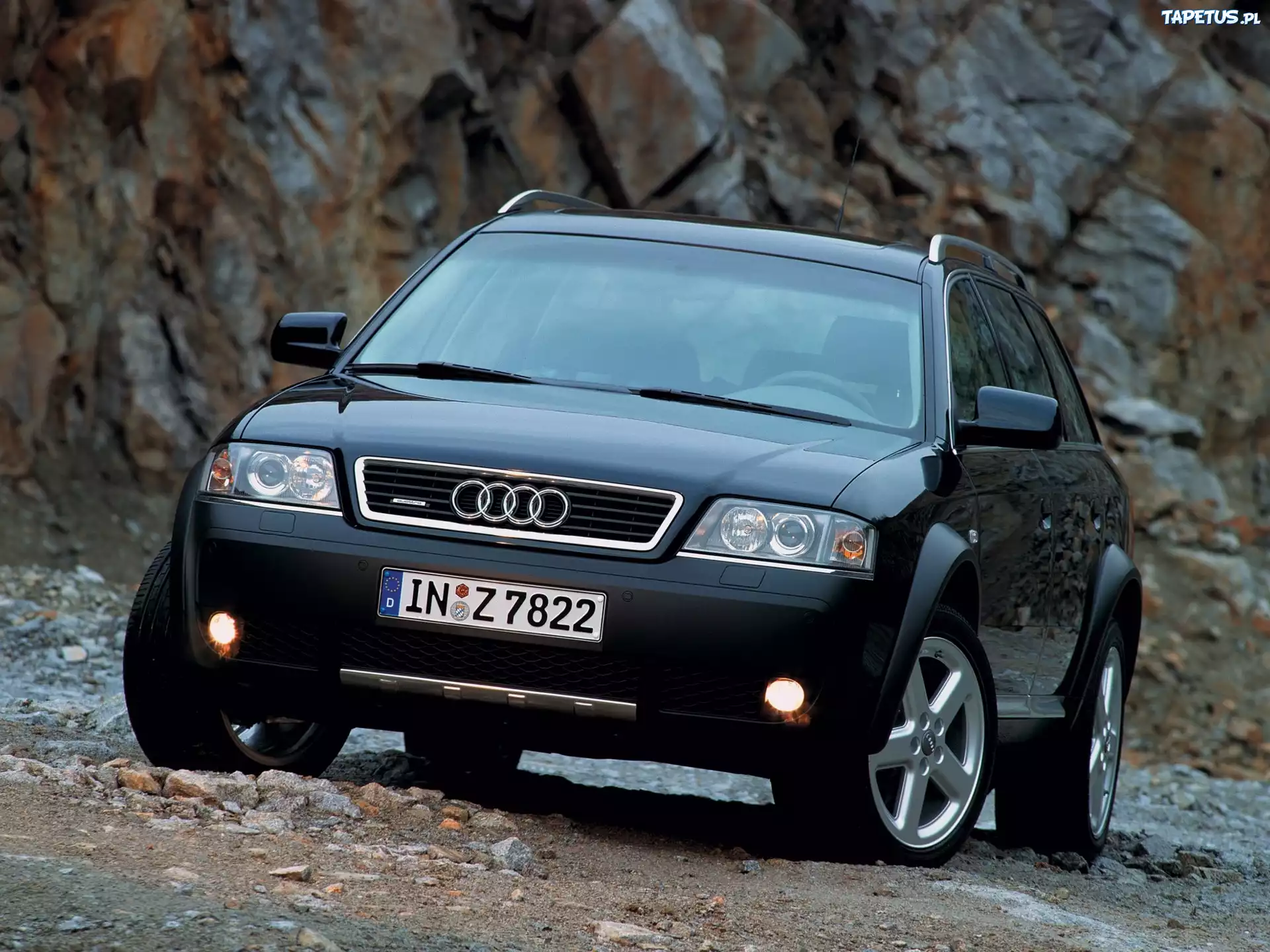 Czarne, Audi Allroad, Przód