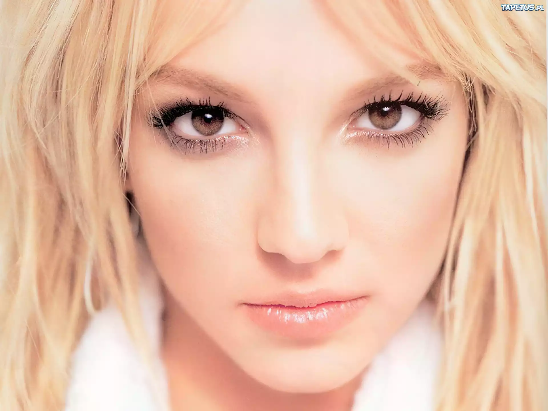 Buzia, Britney