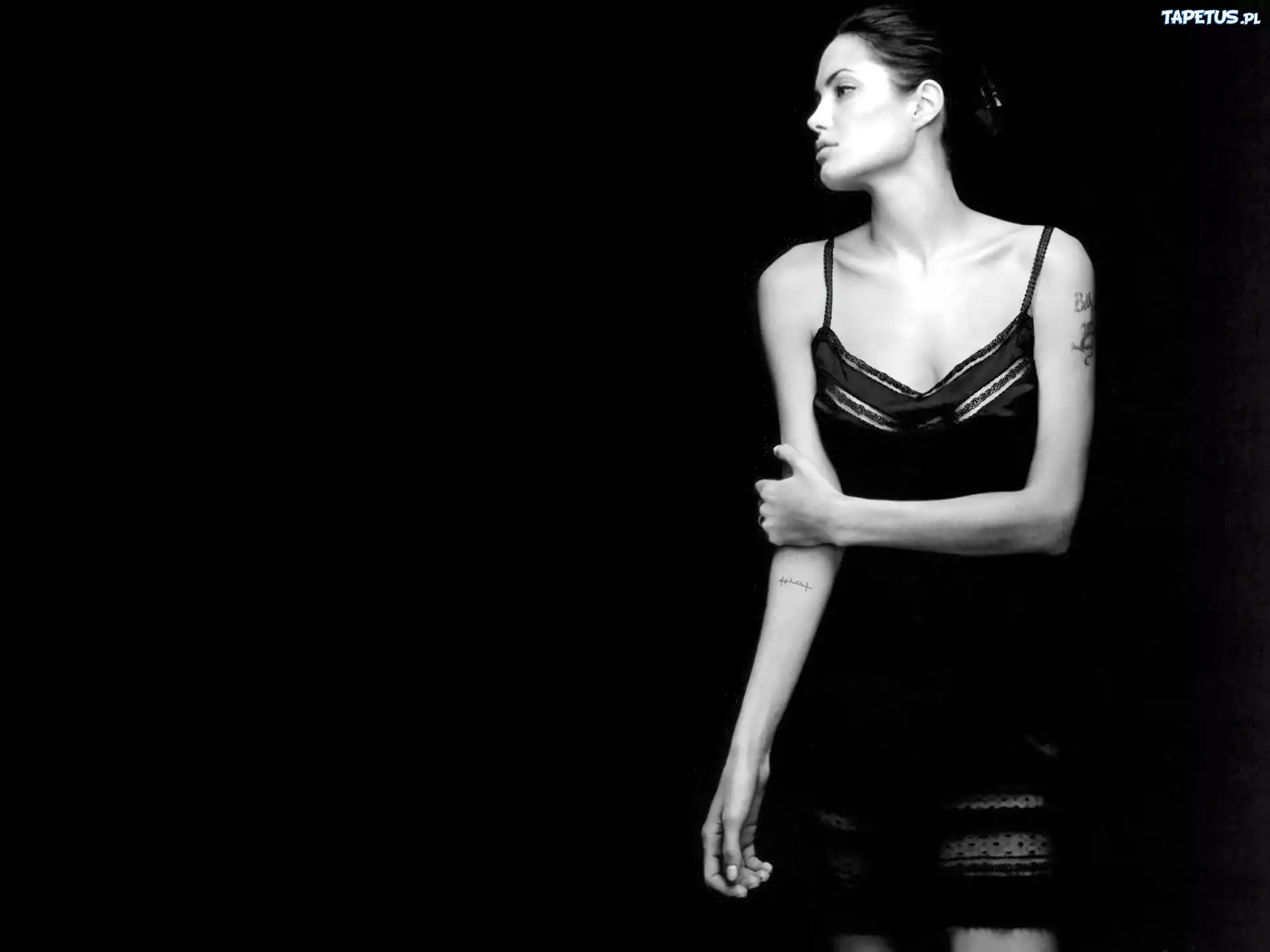 Angelina Jolie, czarny strój
