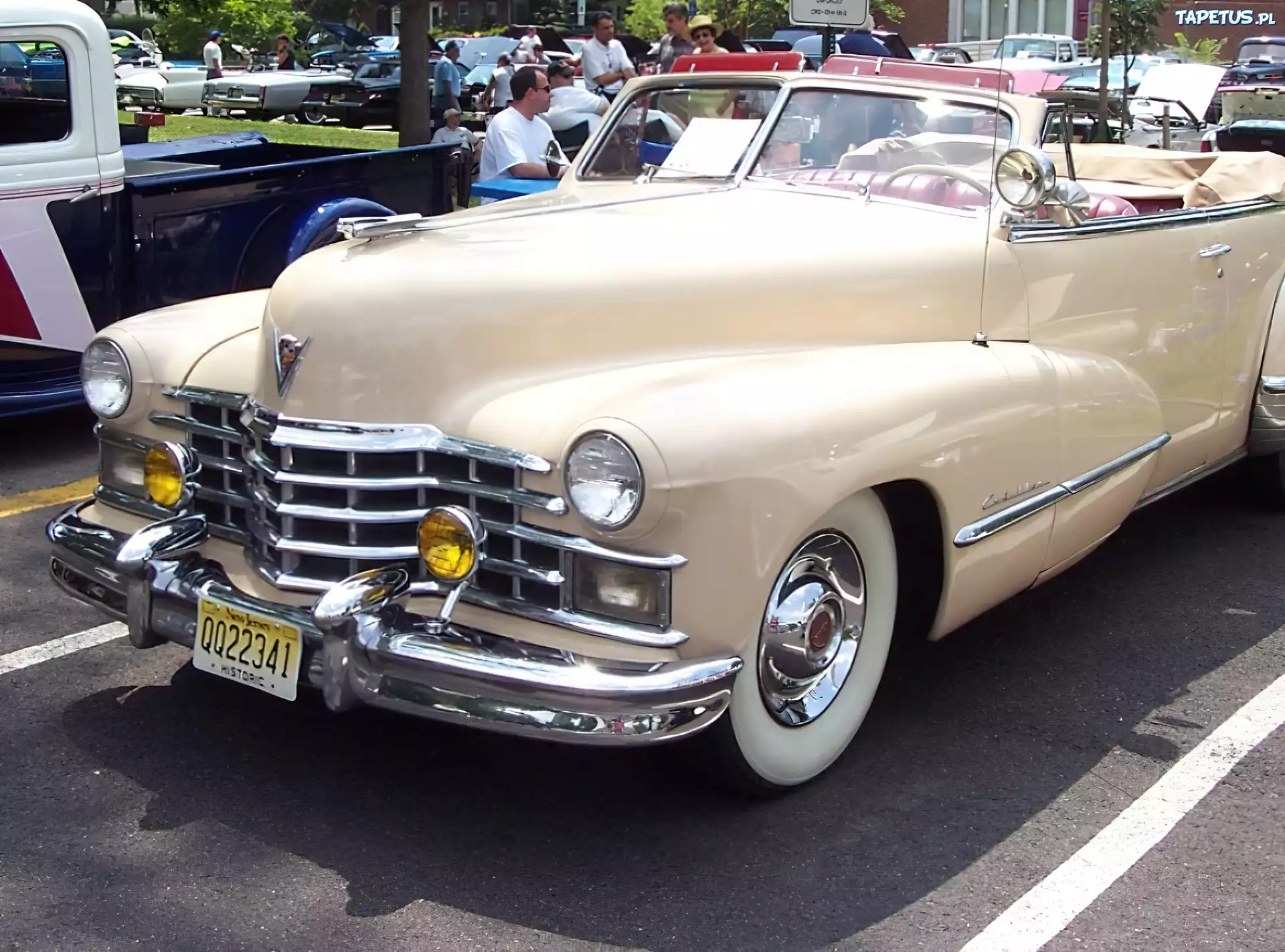 Cadillac,światła ,zderzak, opony , koła , felgi
