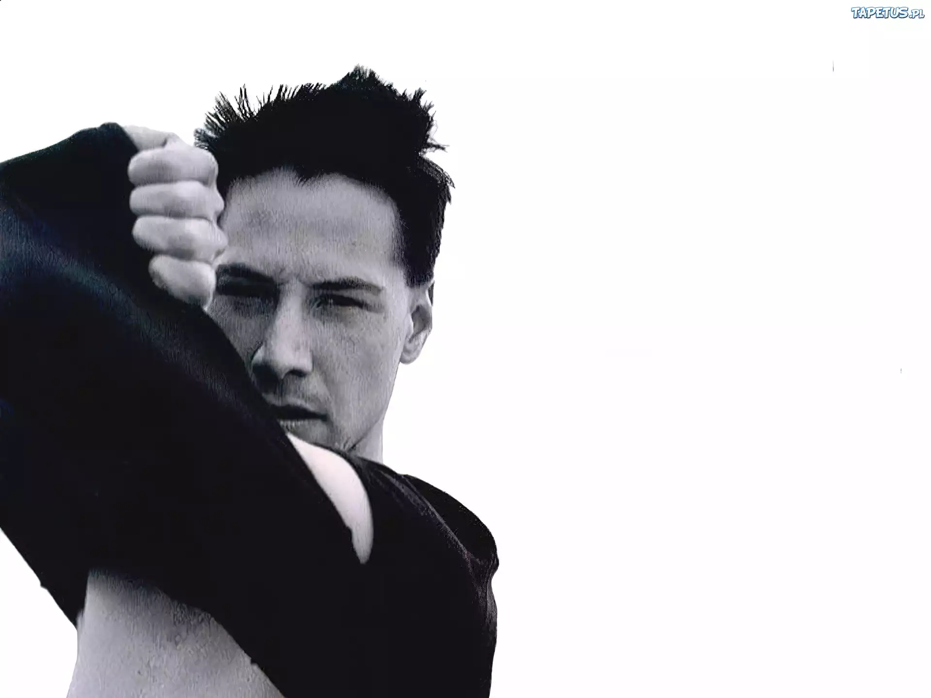Keanu Reeves,czarny strój