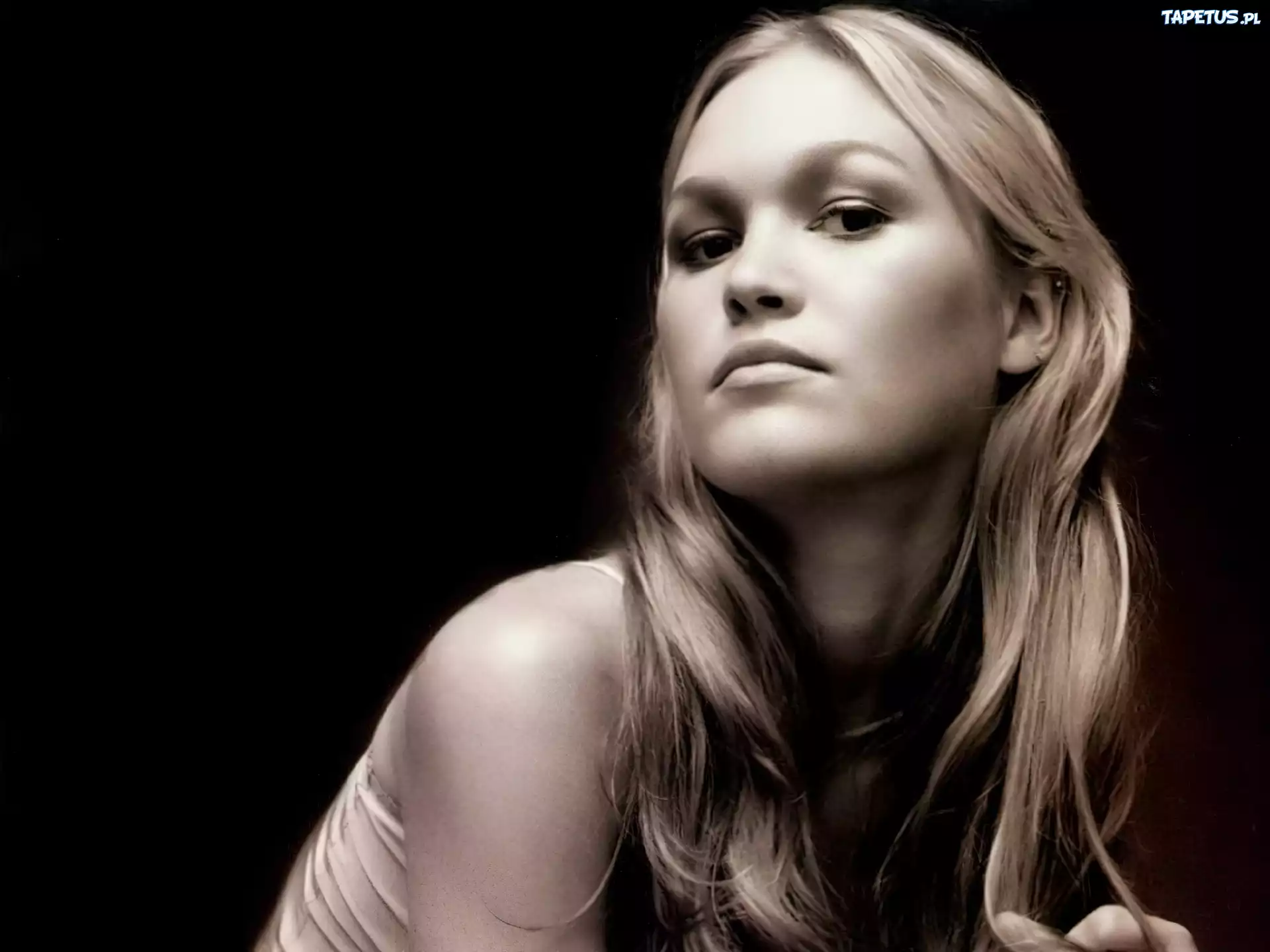 Julia Stiles, buzia, blondynka