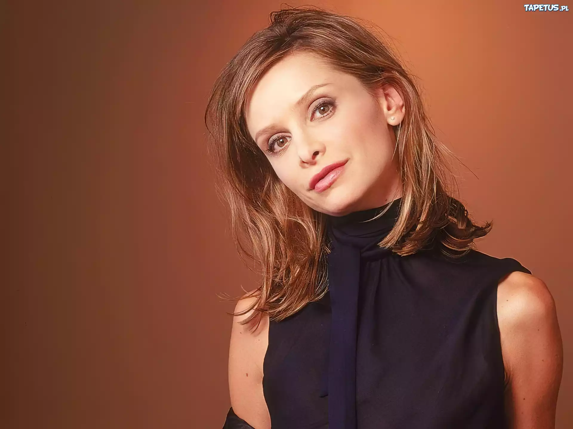 Calista Flockhart, czarny golfik
