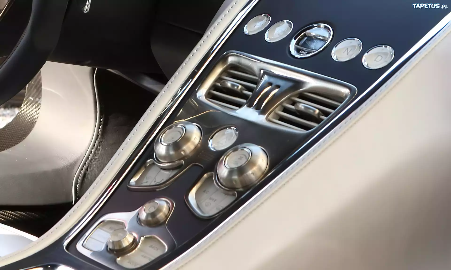 Aston Martin One-77, Kokpit