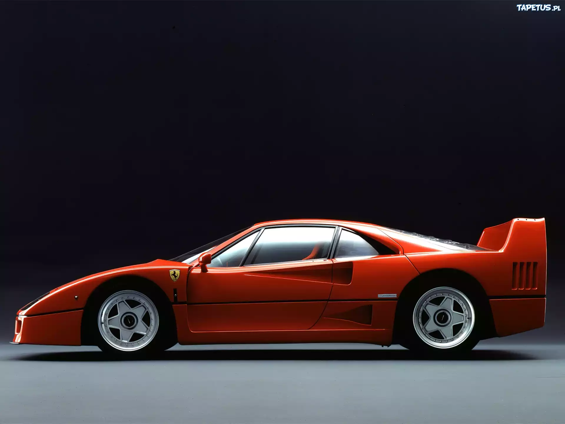 Lewa, Strona, Ferrari F 40