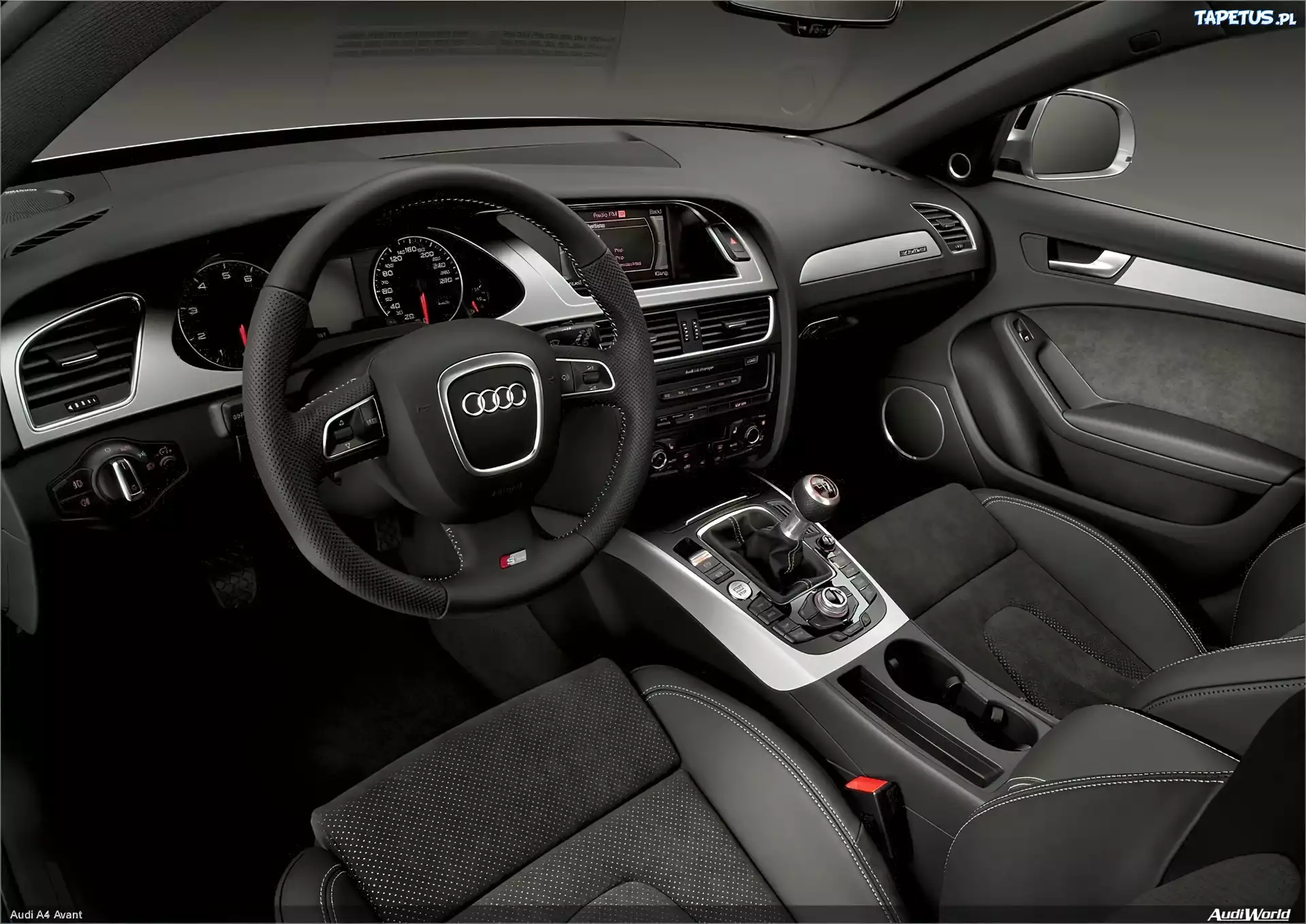 Audi A4 B8, Wnętrze