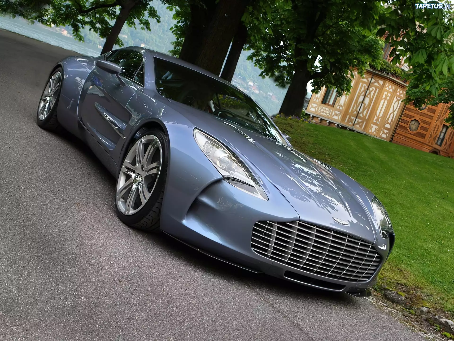 Błękitny, Aston Martin One-77, Atrapa