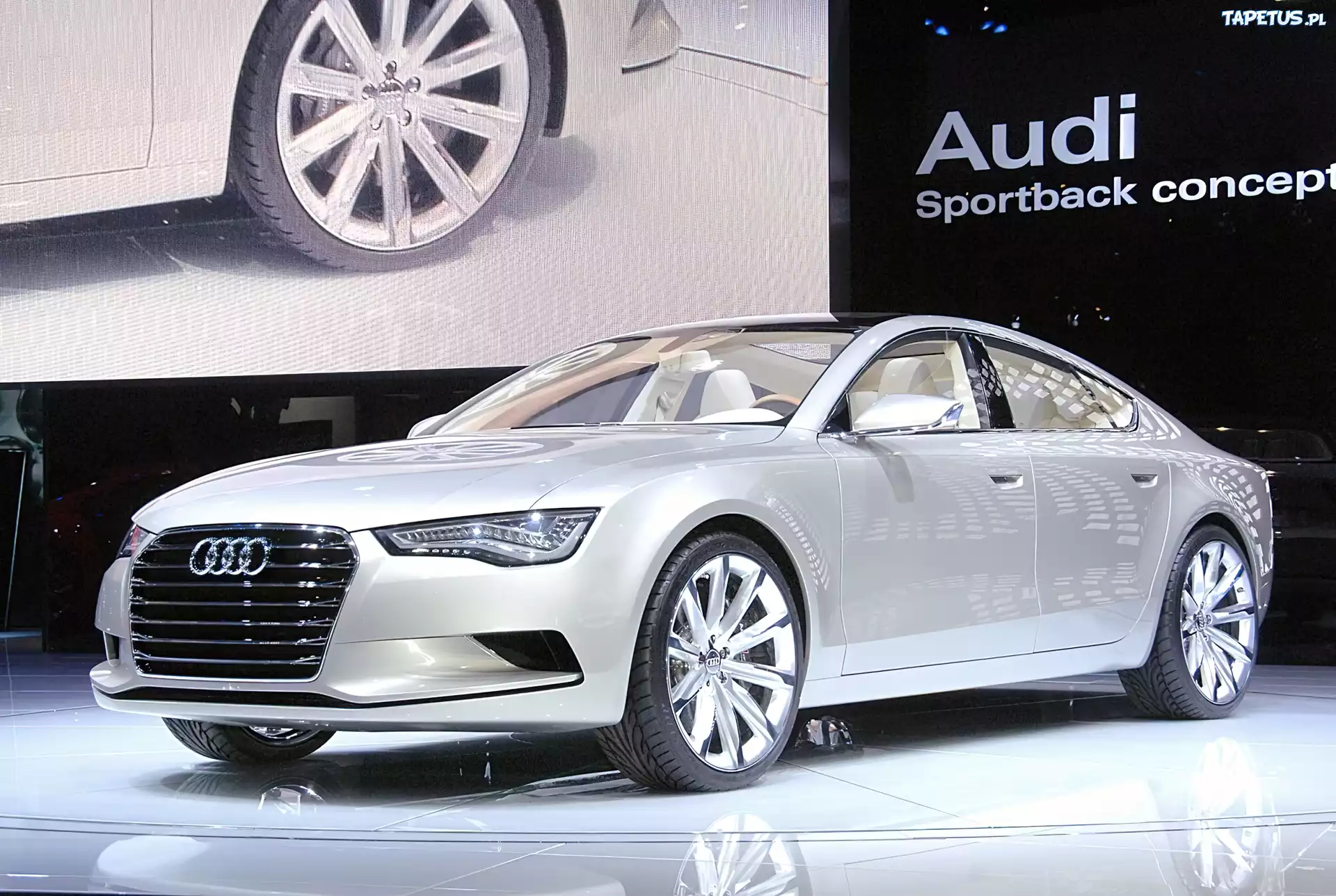 Audi A7, Salon, Wystawa