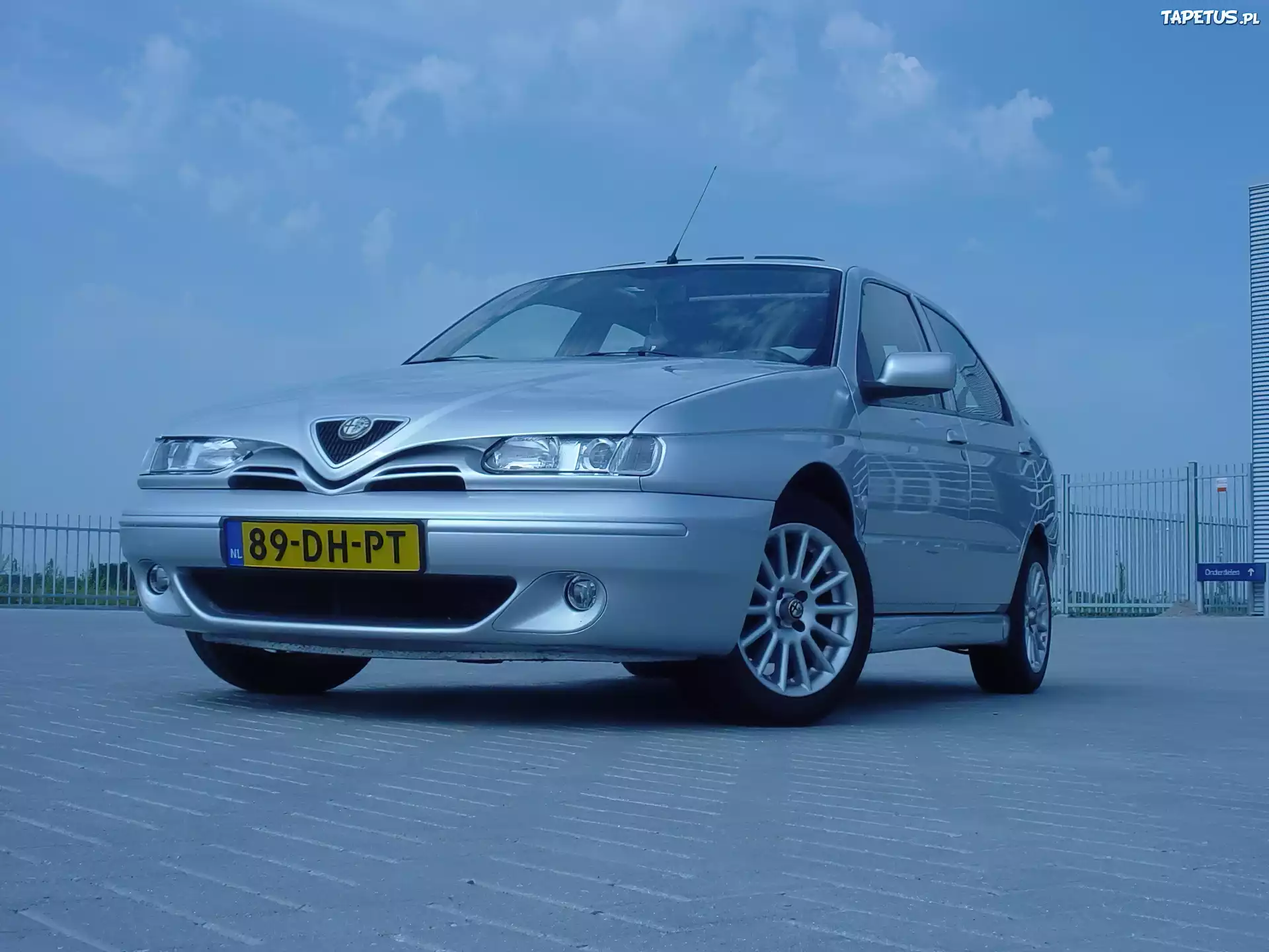 Srebrna, Alfa Romeo 146