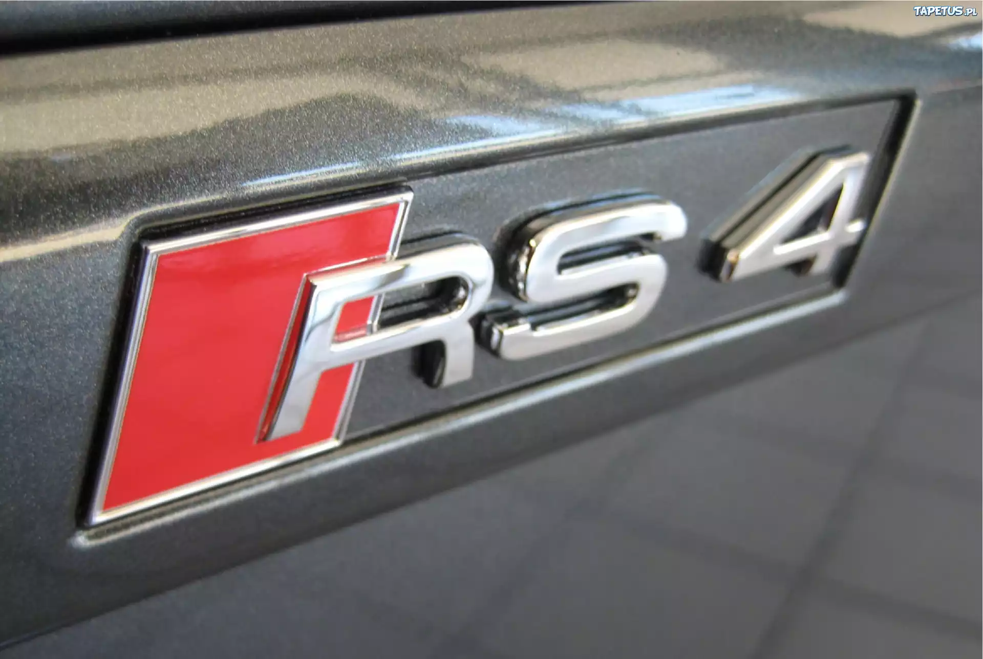 Audi RS, Emblemat, Listwa
