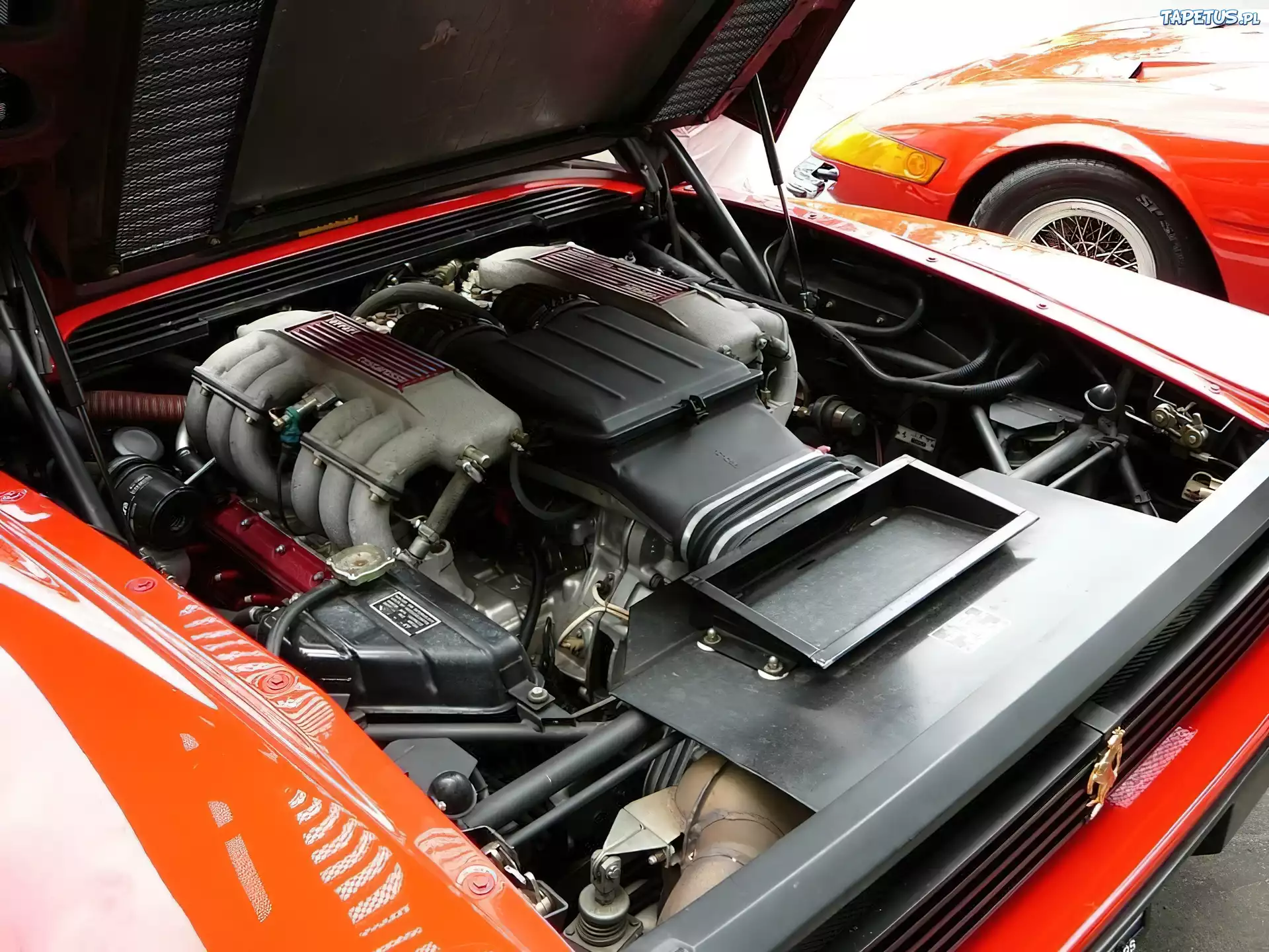 Ferrari Testarossa, Silnik, Z, Tyłu