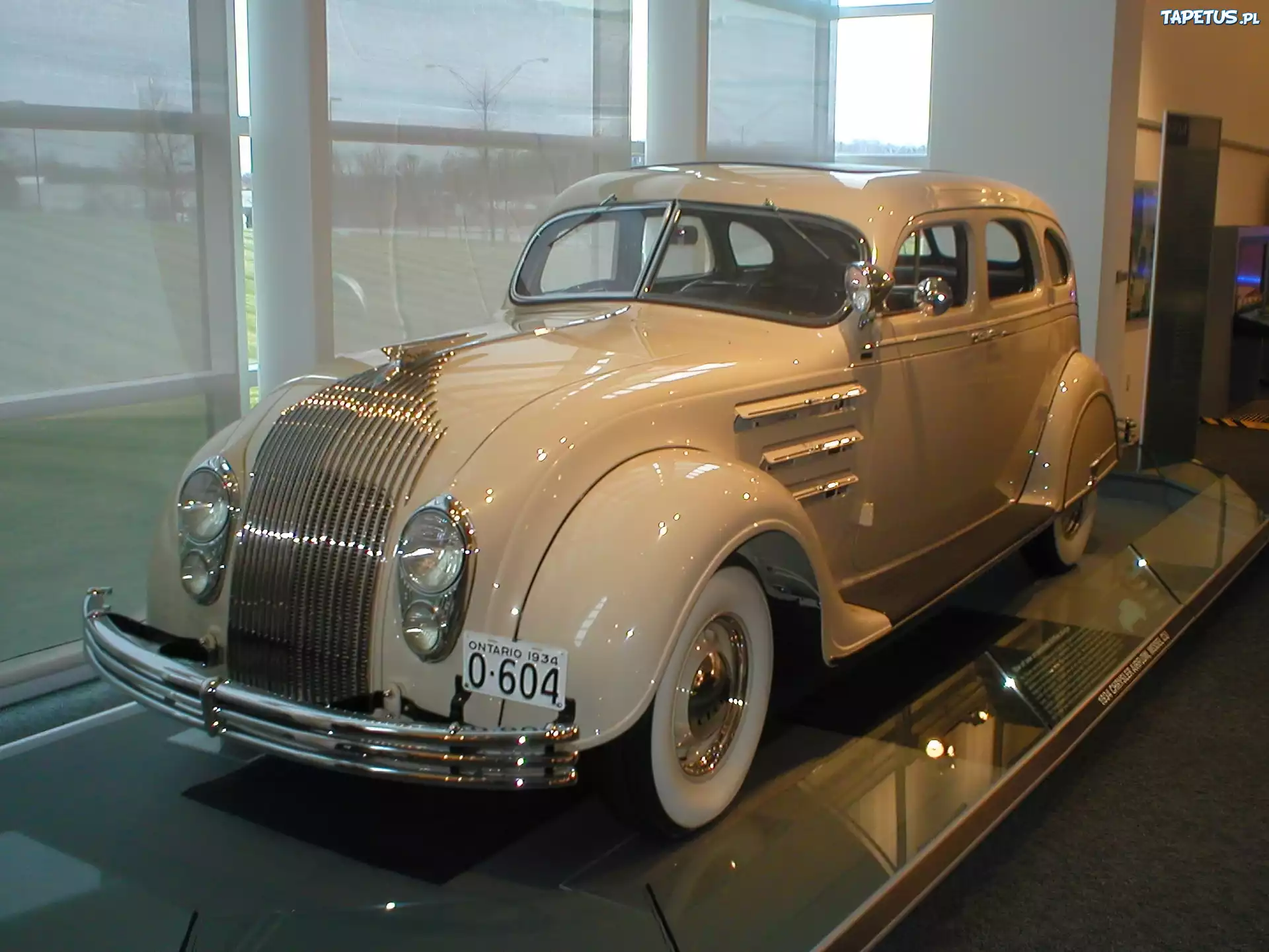 Biały, Chrysler Airflow, Chrom