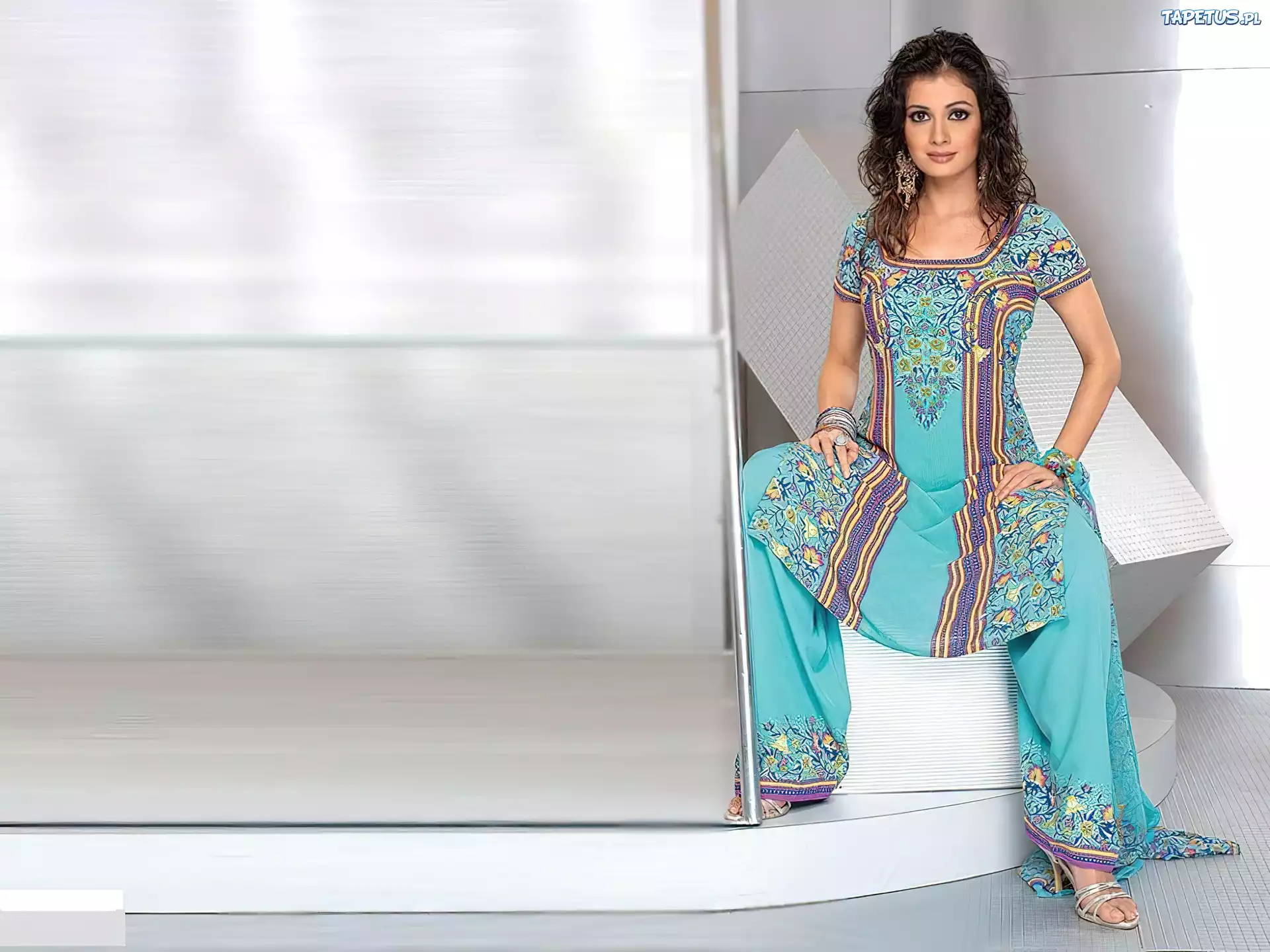 Modelka, Diya Mirza