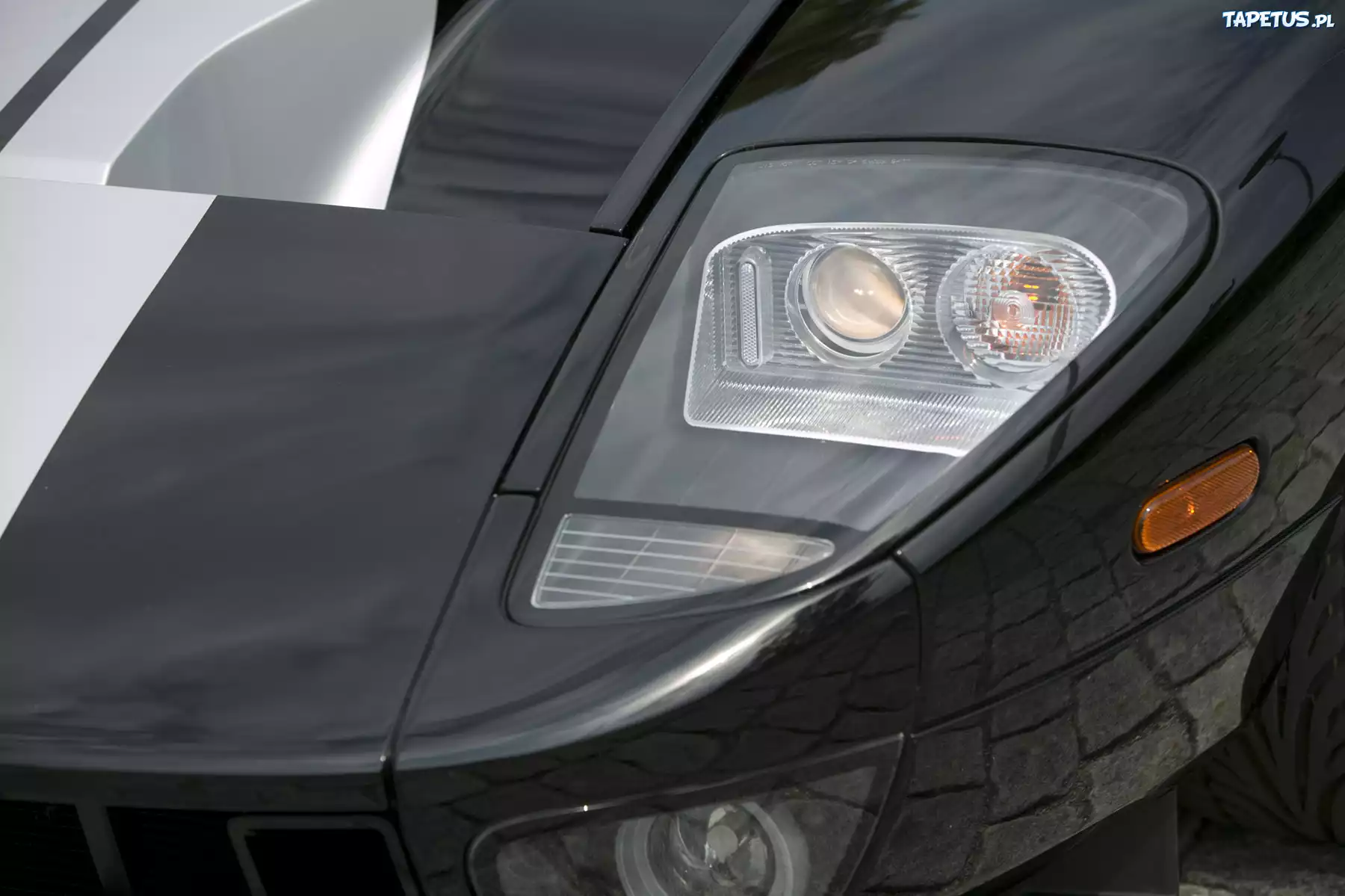 Ford GT, Reflektor