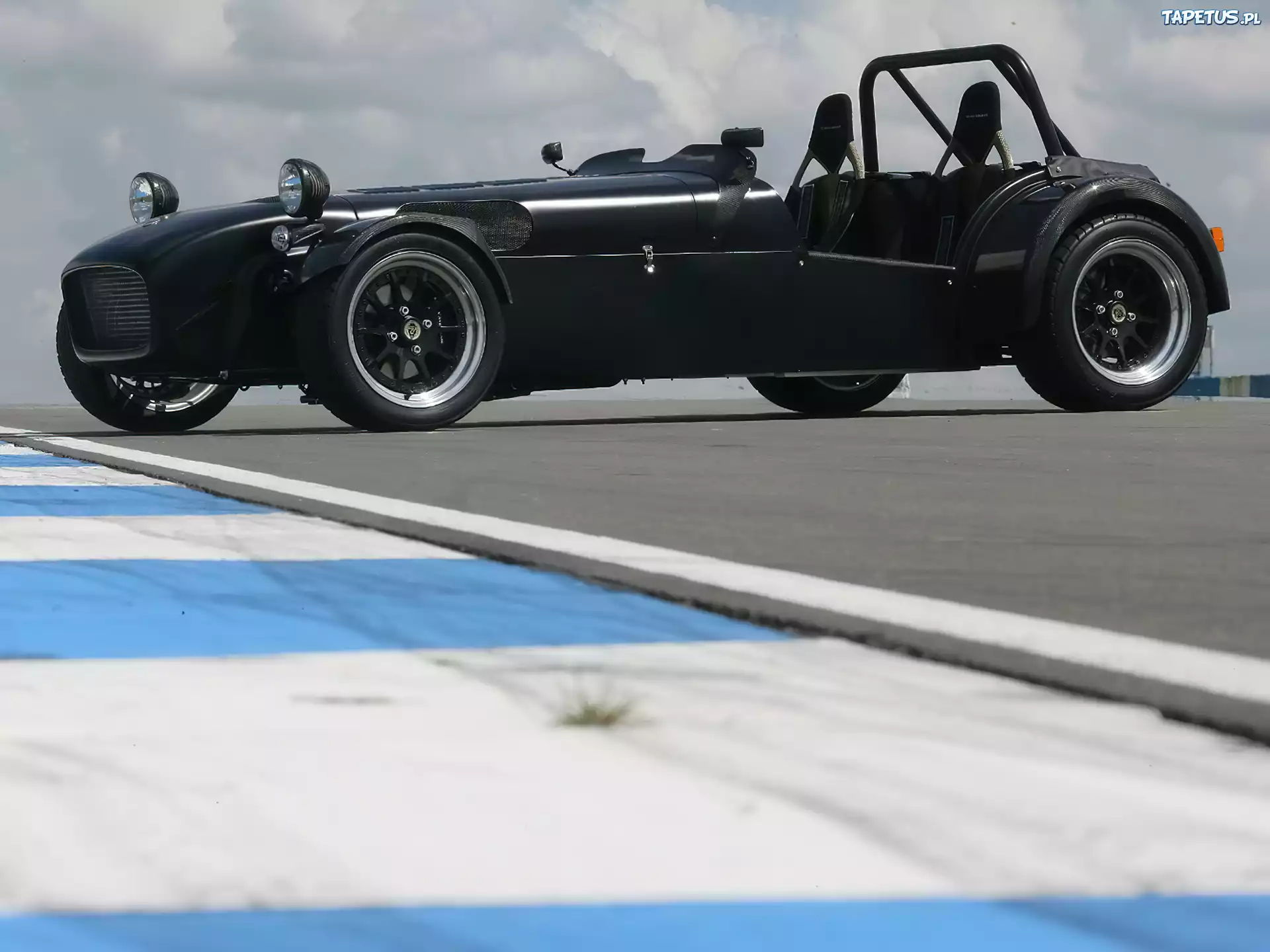 Lewa, Strona, Caterham Seria R