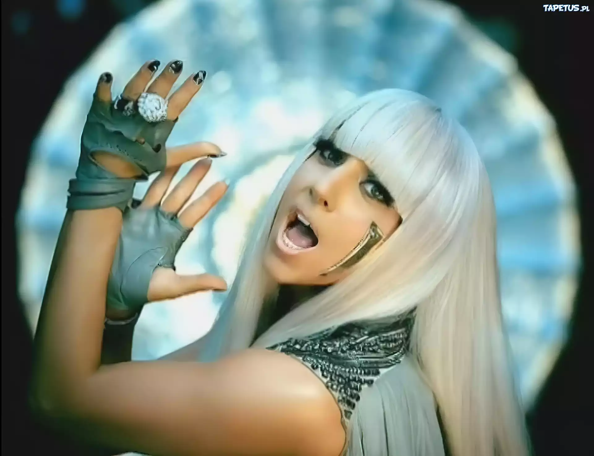 Lady Gaga, Pokerowa, Twarz