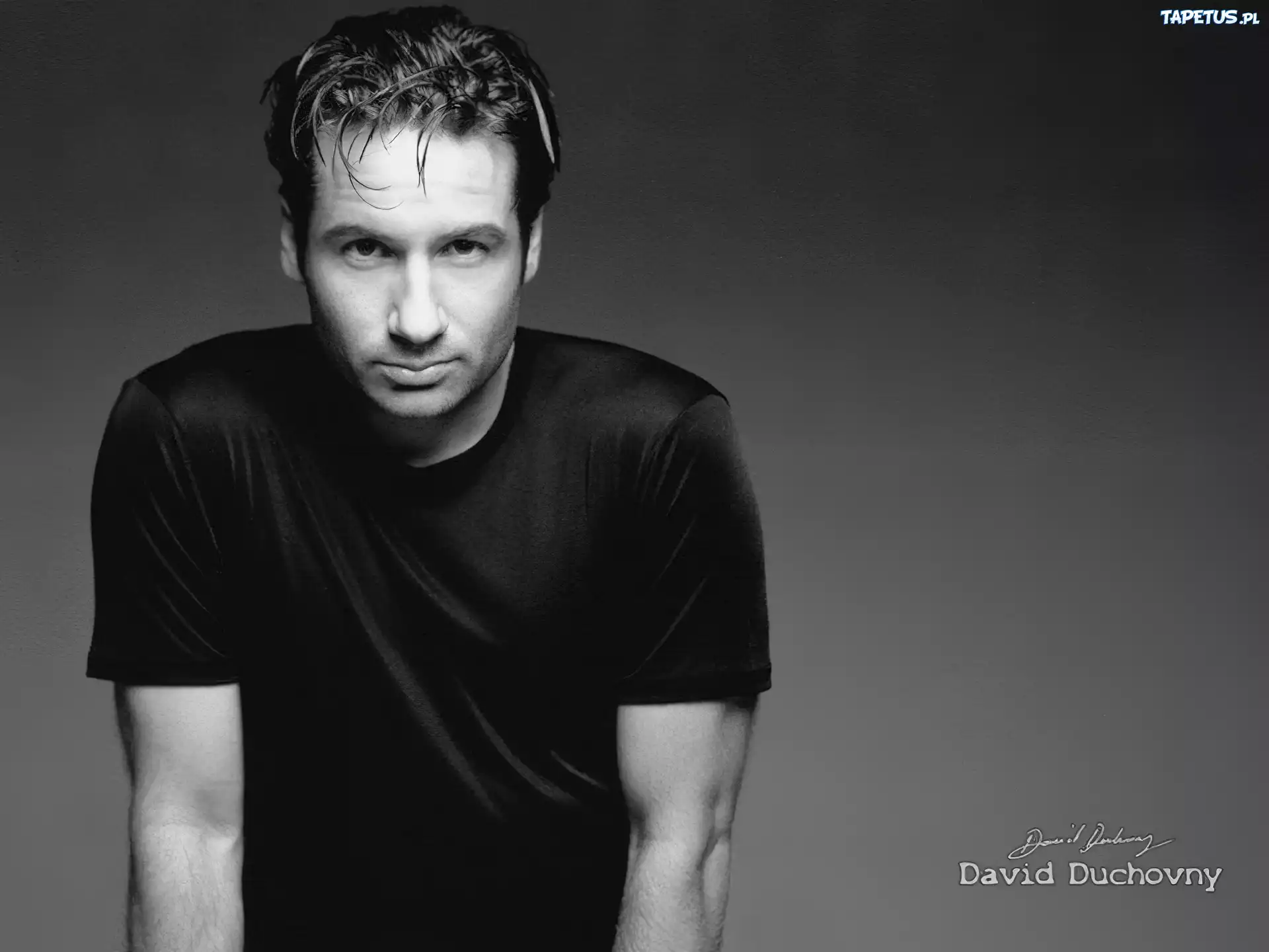 David Duchovny,czarny t-shirt