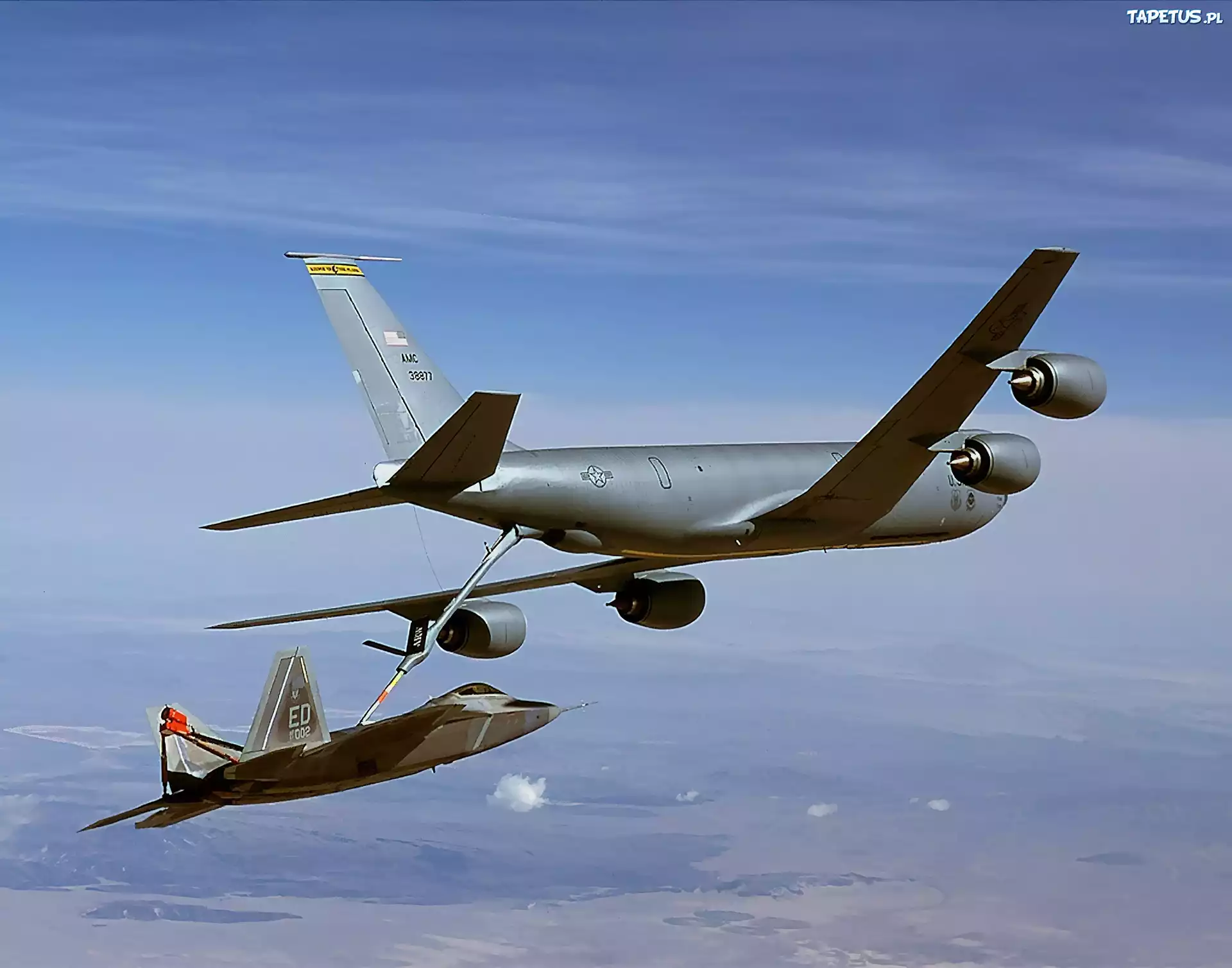 Boeing KC-135 Stratotanker, F-22A