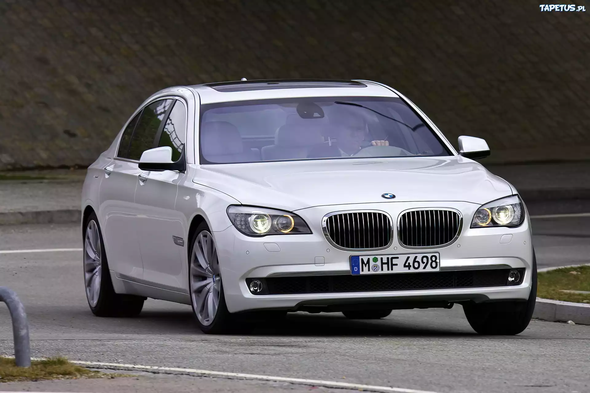 Biała, BMW F01, Tor, Zakręt