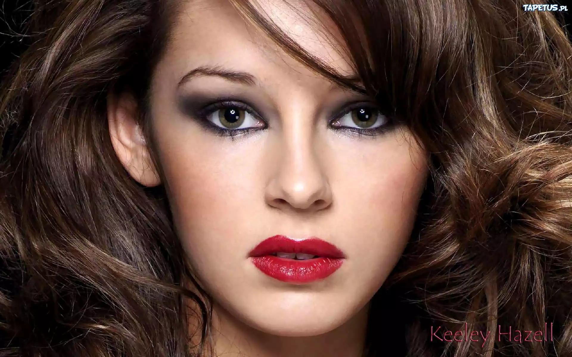 Portret, Keeley Hazell