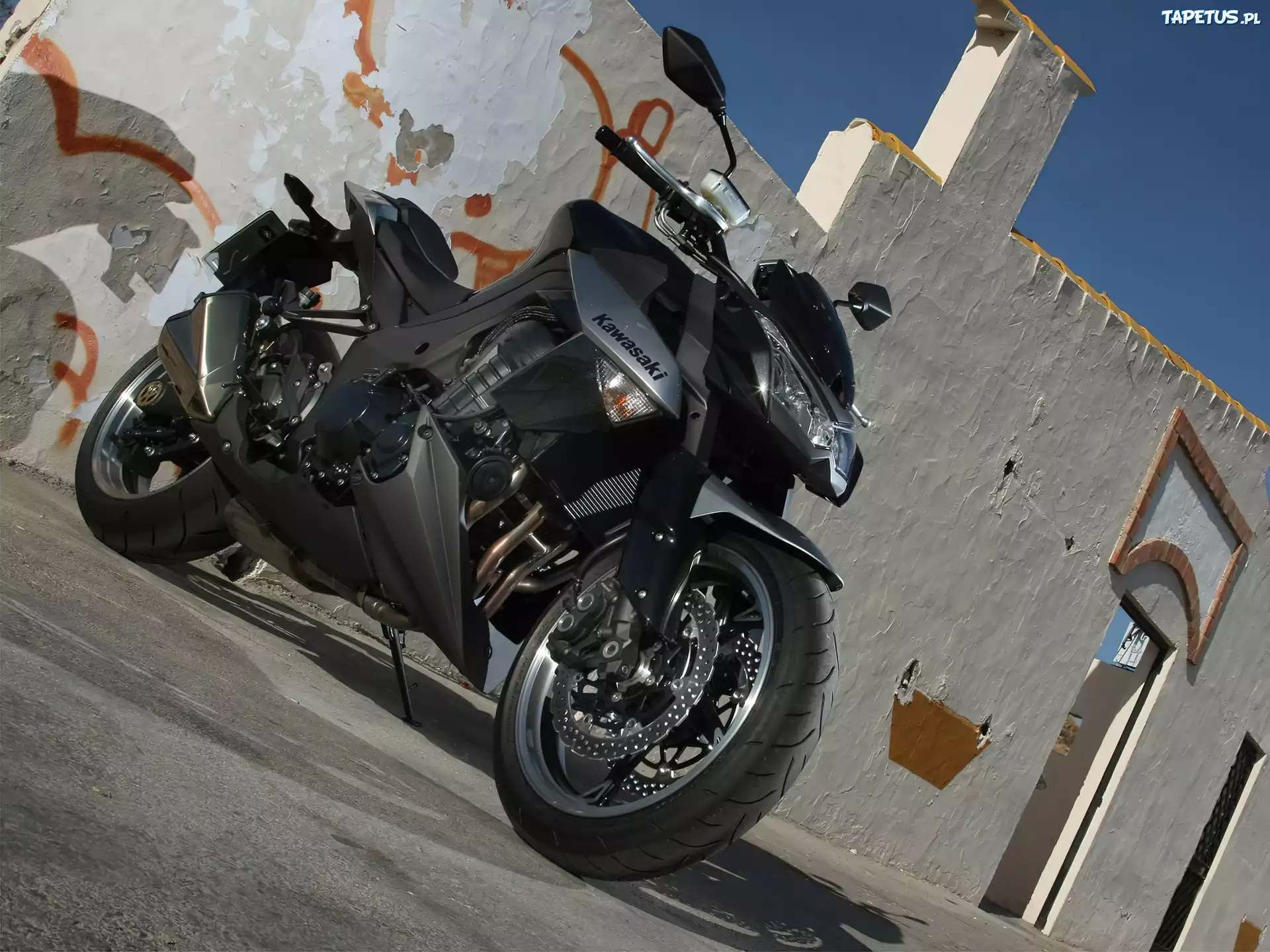 Czarny, Kawasaki Z1000, Pług
