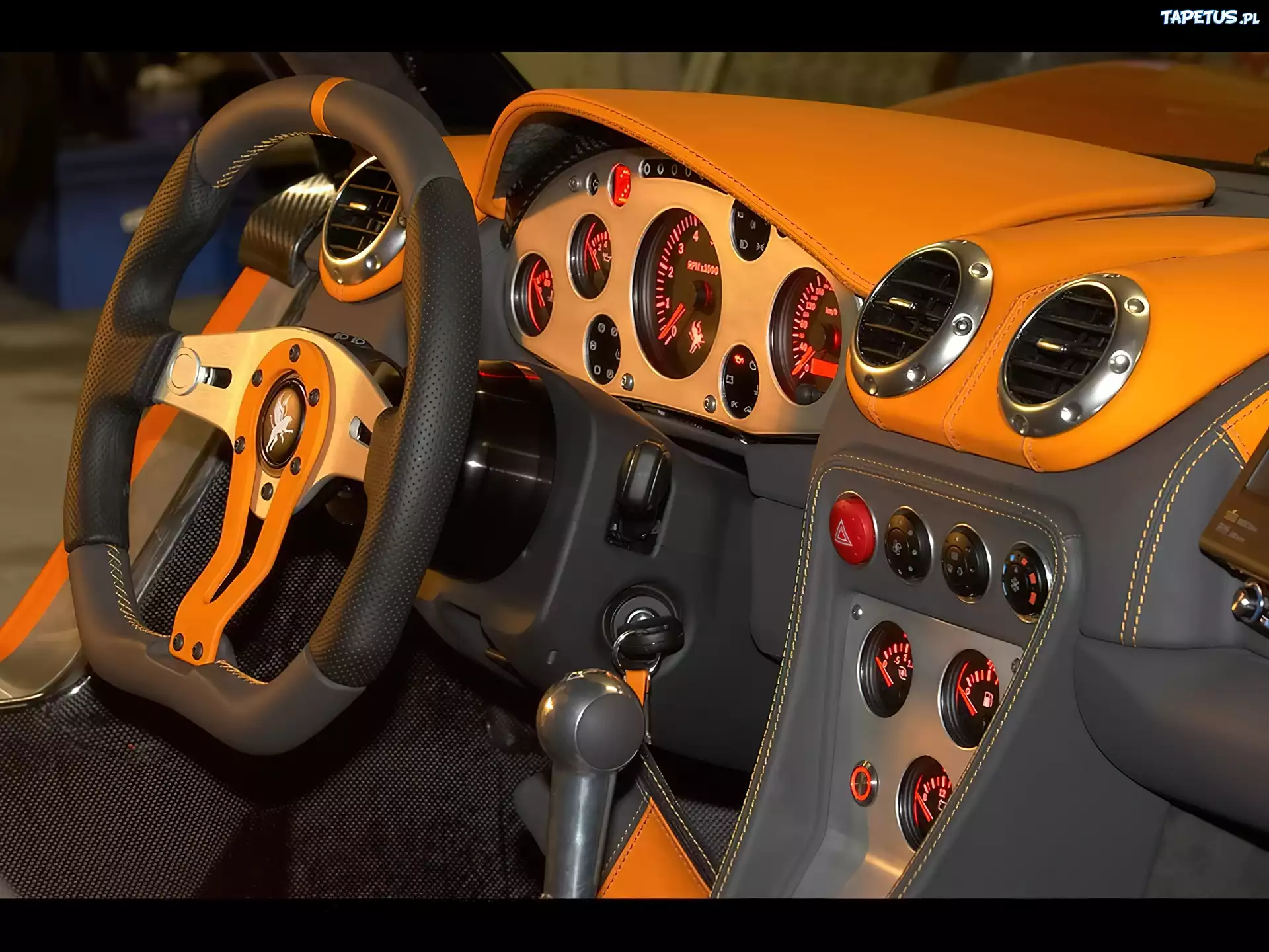 Gumpert Apollo, Kokpit