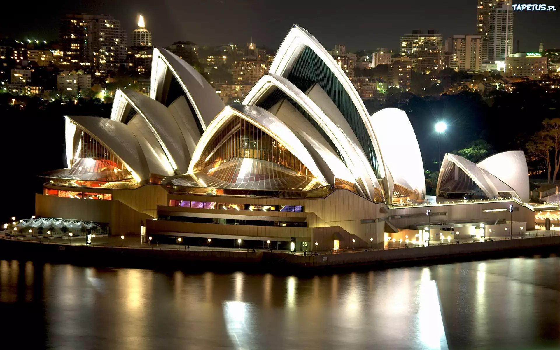 Opera, Sydney, Noc