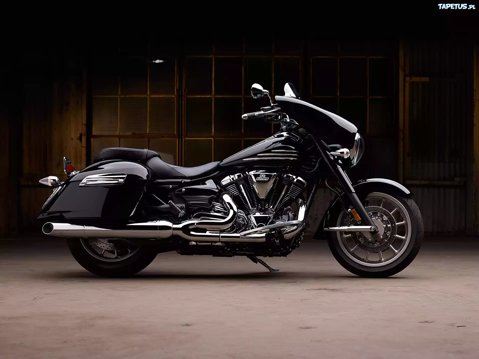 Yamaha Star Stratoliner Deluxe, Kufry, Boczne