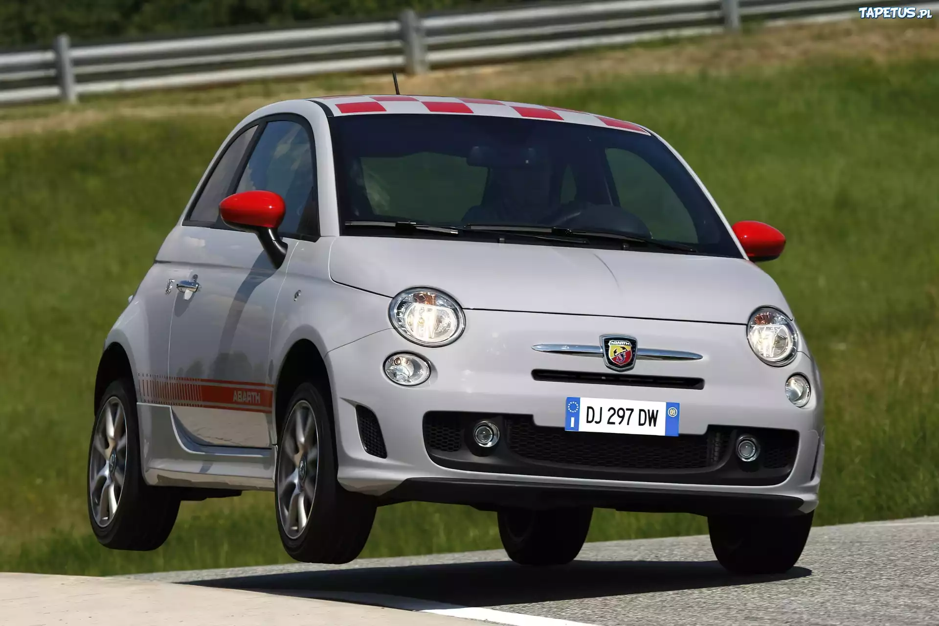 Abarth 500, Koła, Ostry, Zakręt