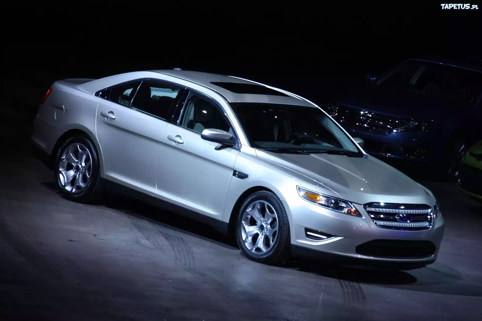 Srebrny, Metalik, Ford Taurus