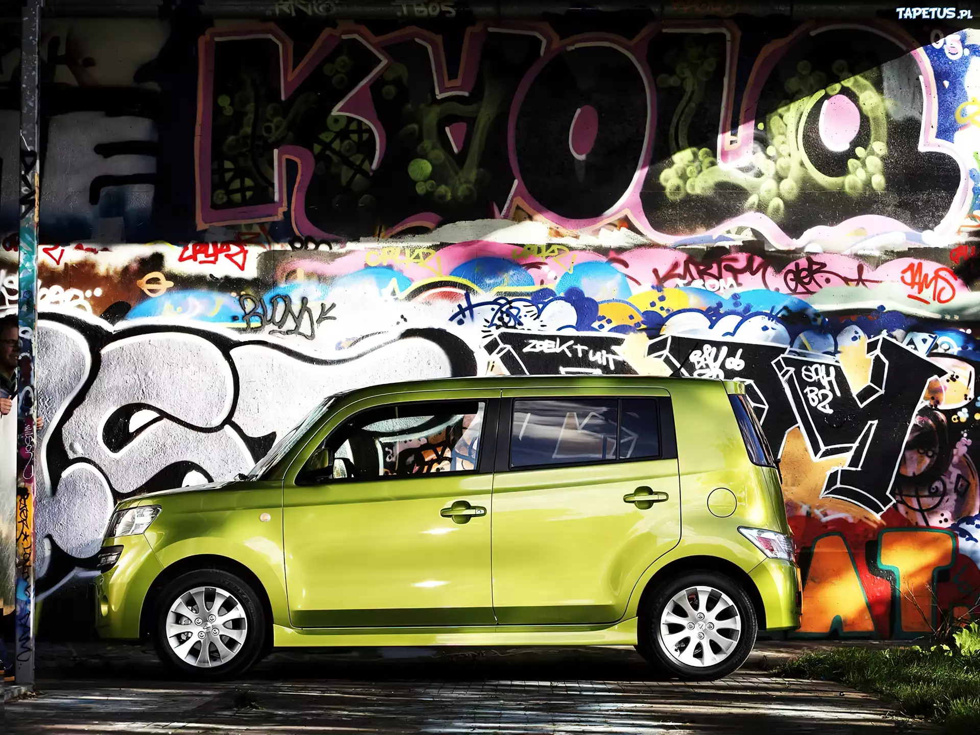 Daihatsu Materia, Grafiti
