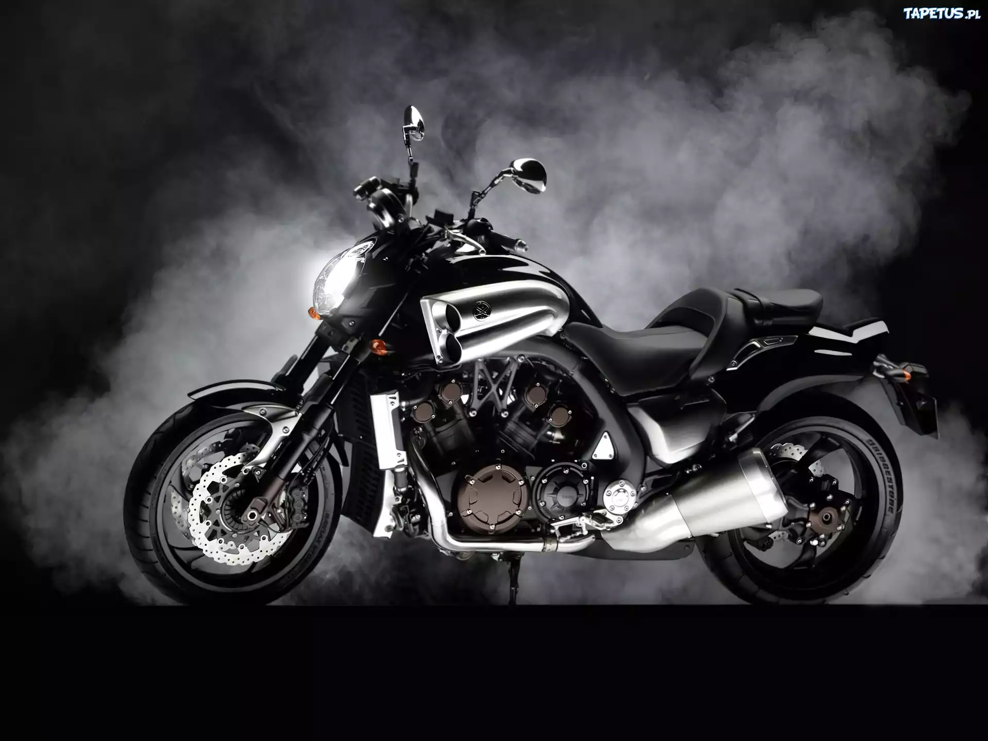 Yamaha V-Max, Reflektor, Dym