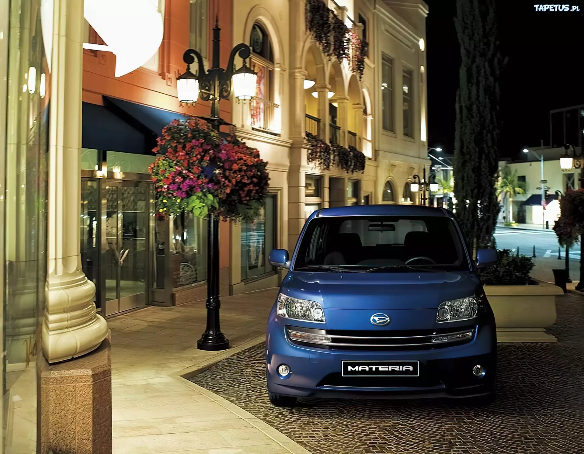Niebieski, Daihatsu Materia, Miasto, Nocą