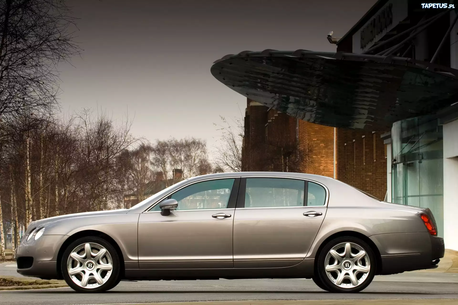 Bentley Continental Flying Spur, Limuzyna
