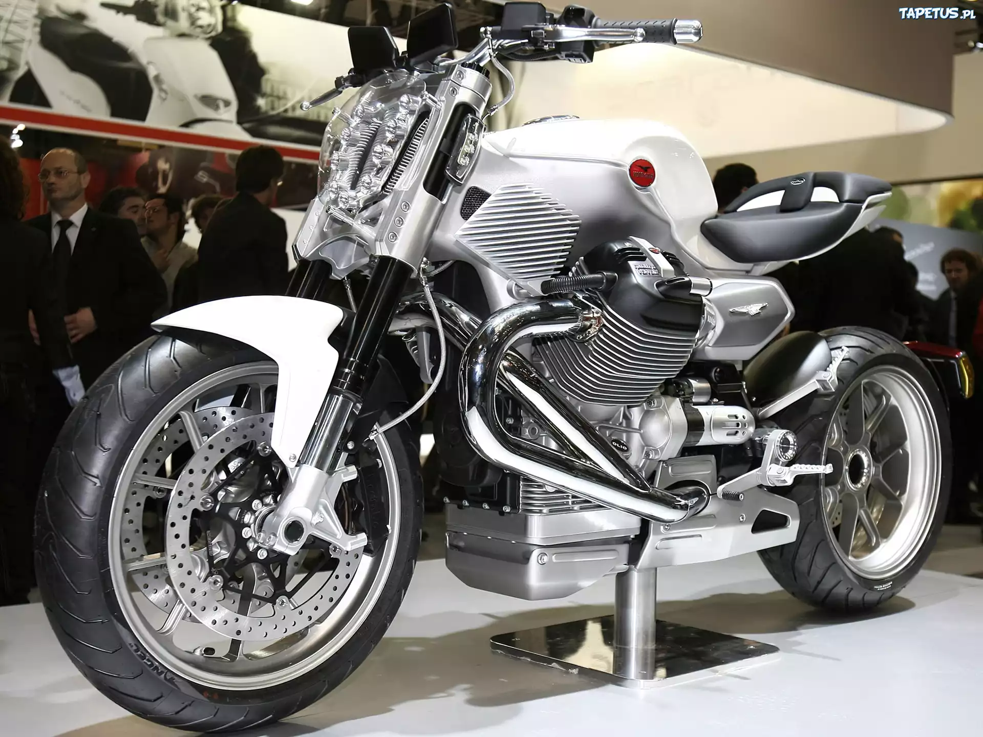 Moto Guzzi V12 Strada