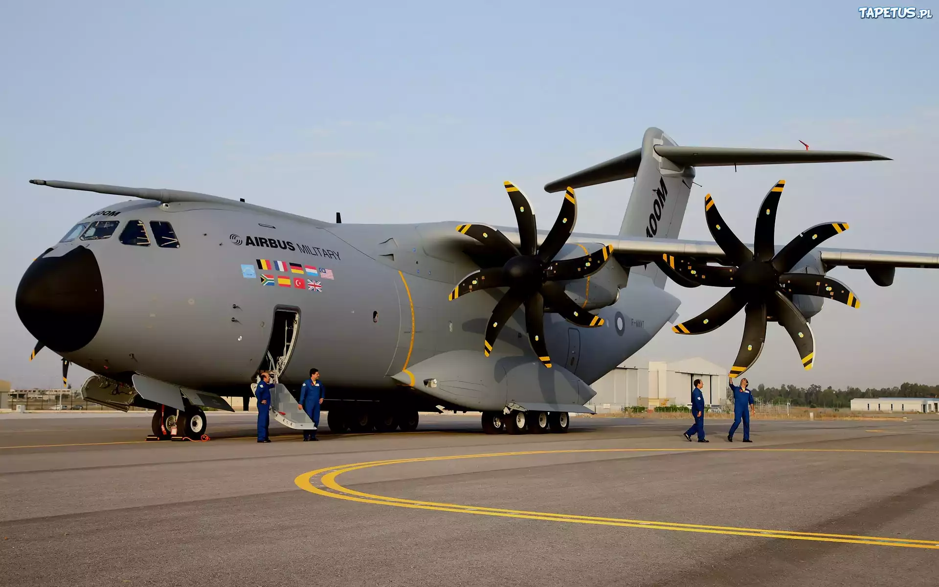 Airbus A400M, Lotnisko, Śmigła