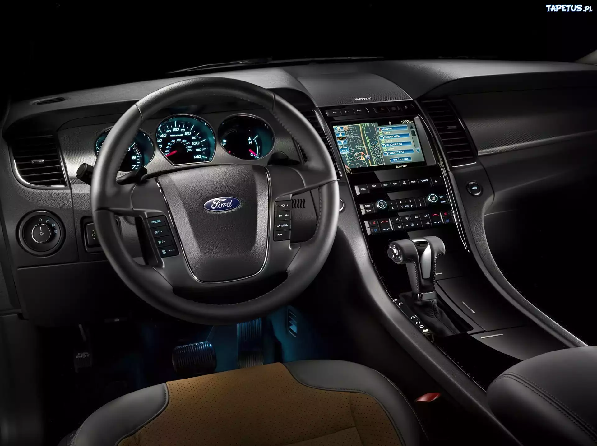 Ford Taurus, Nawigacja