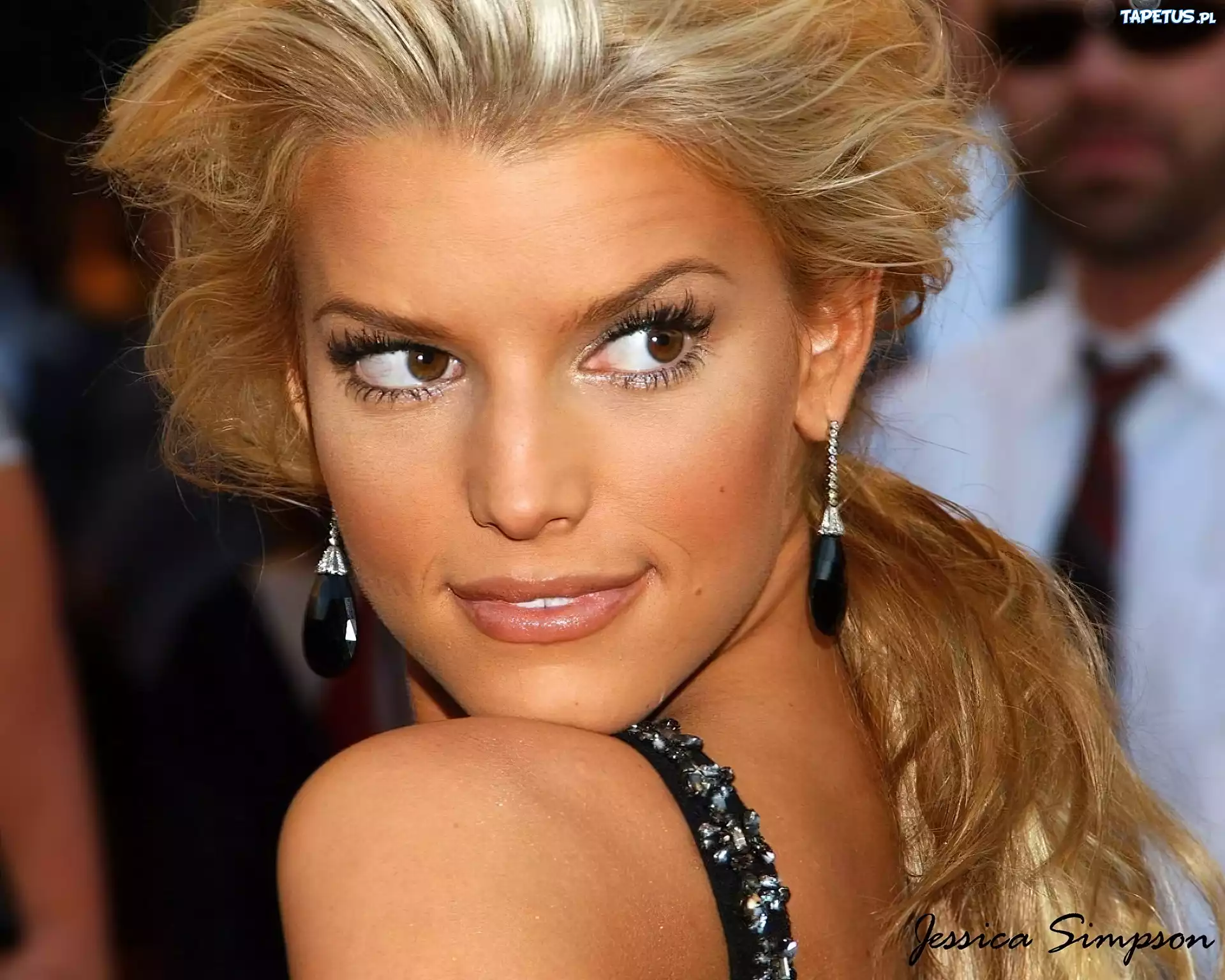 Jessica Simpson, Spojrzenie, Kolczyki