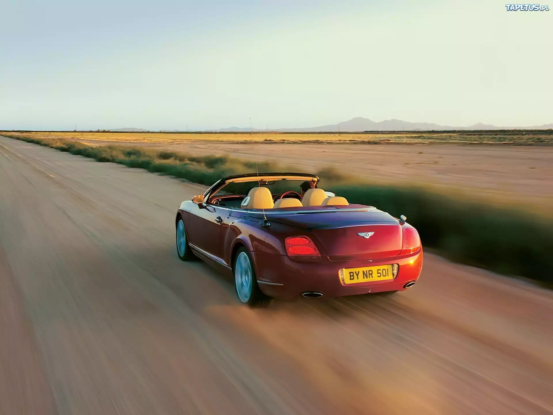 Bordowy, Bentley Continental GTC, Szosa