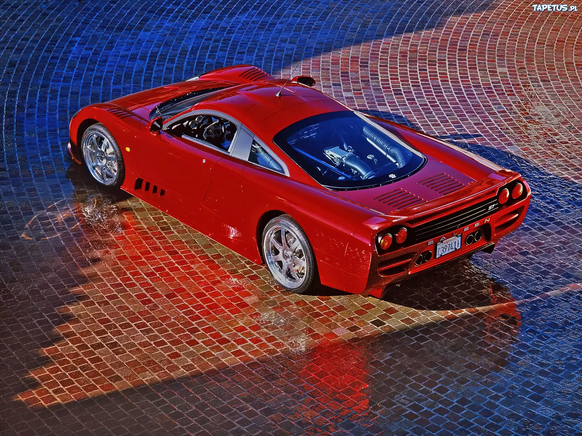 Saleen S7, Silnik, Za, Szybą
