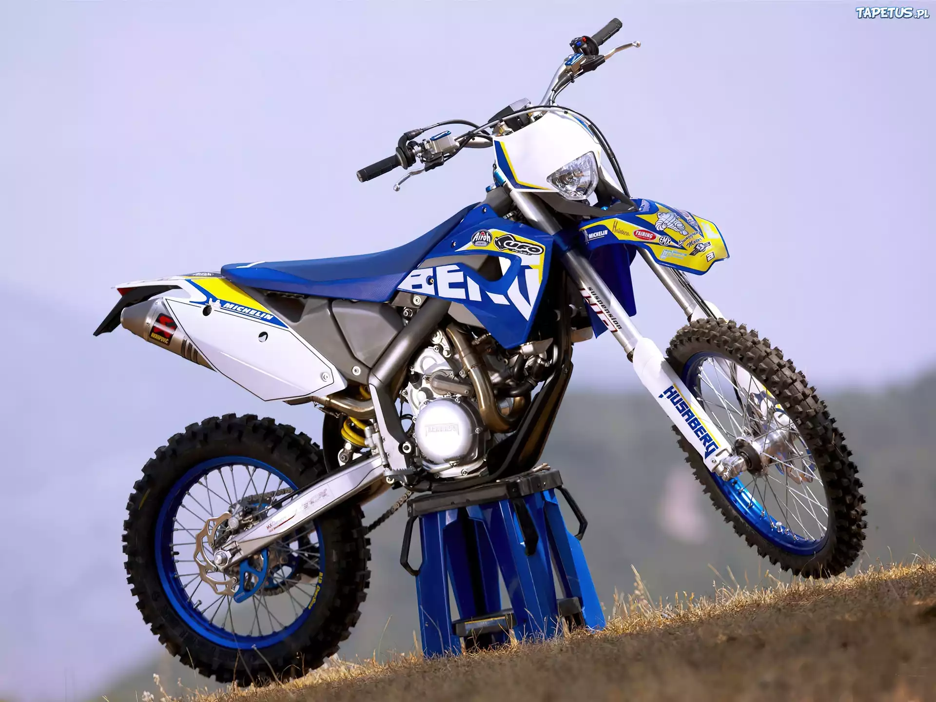 Husaberg FE570, Stojak