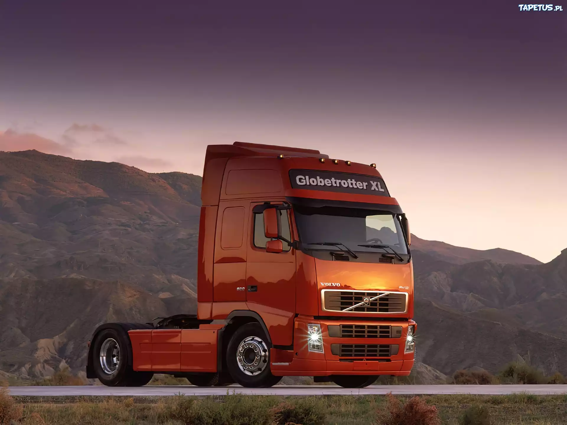 Pomarańczowy Ciągnik Volvo